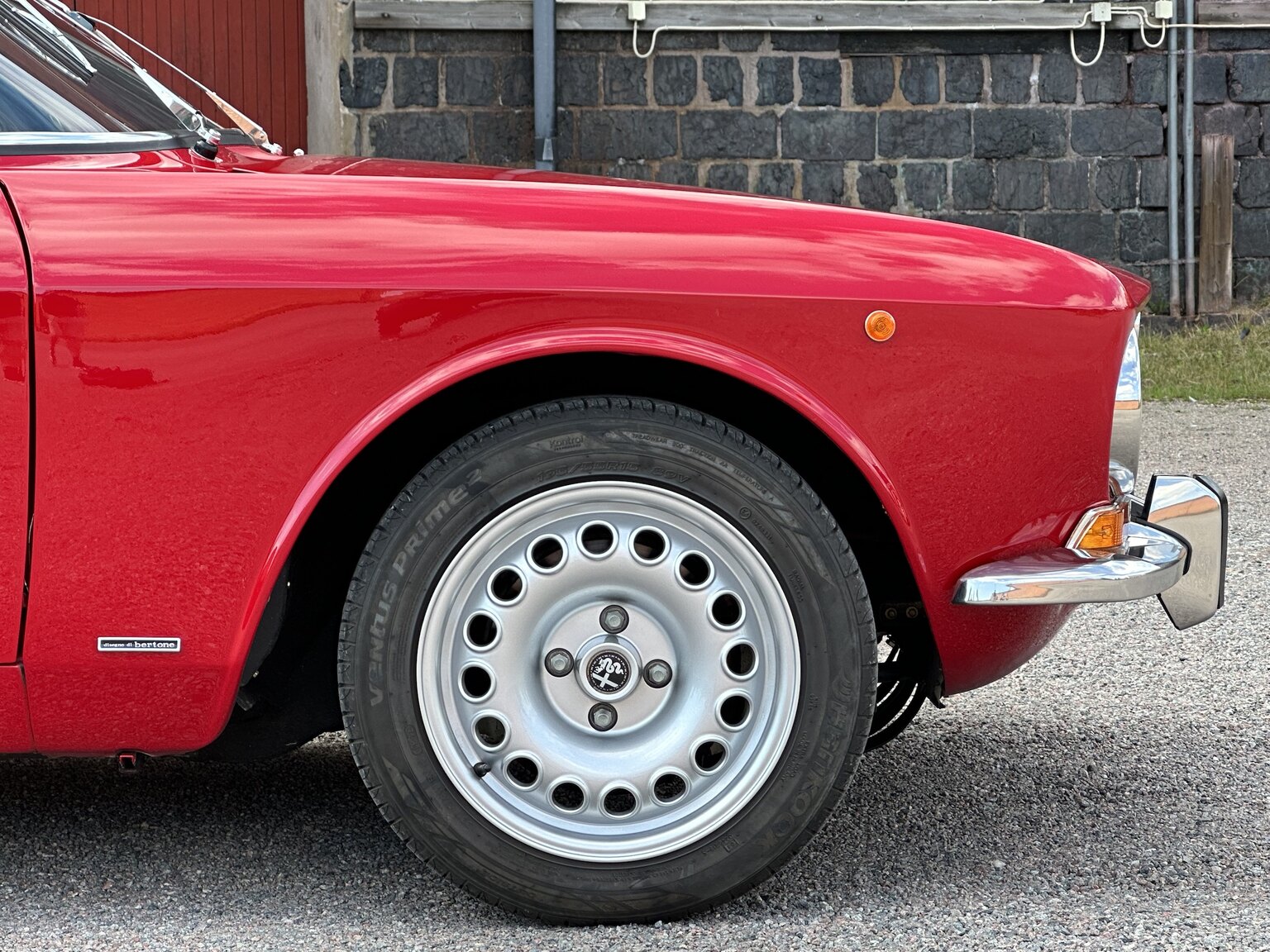 Exteriörbild på 1972 Alfa Romeo 2000 GTV Bertone Coupé