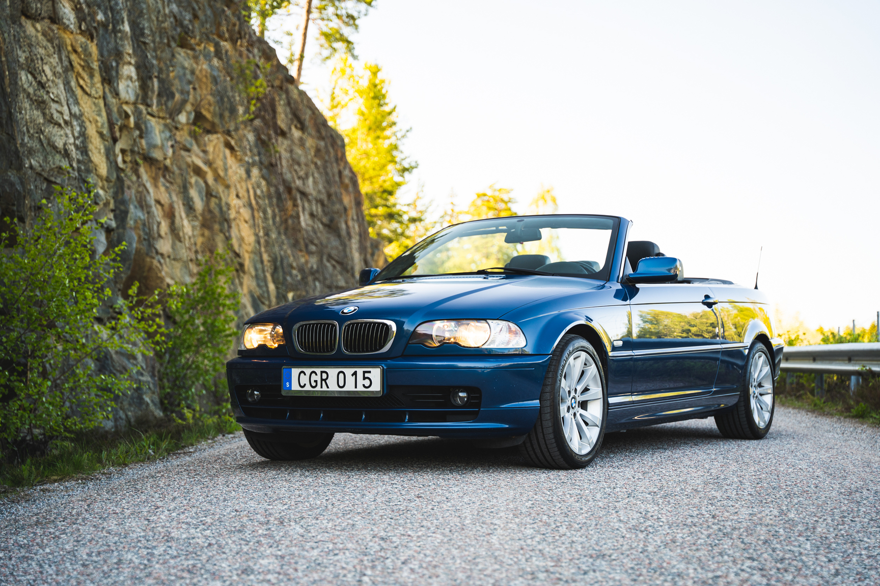 Exteriörbild på 2001 BMW E46 325 Cabriolet (2)