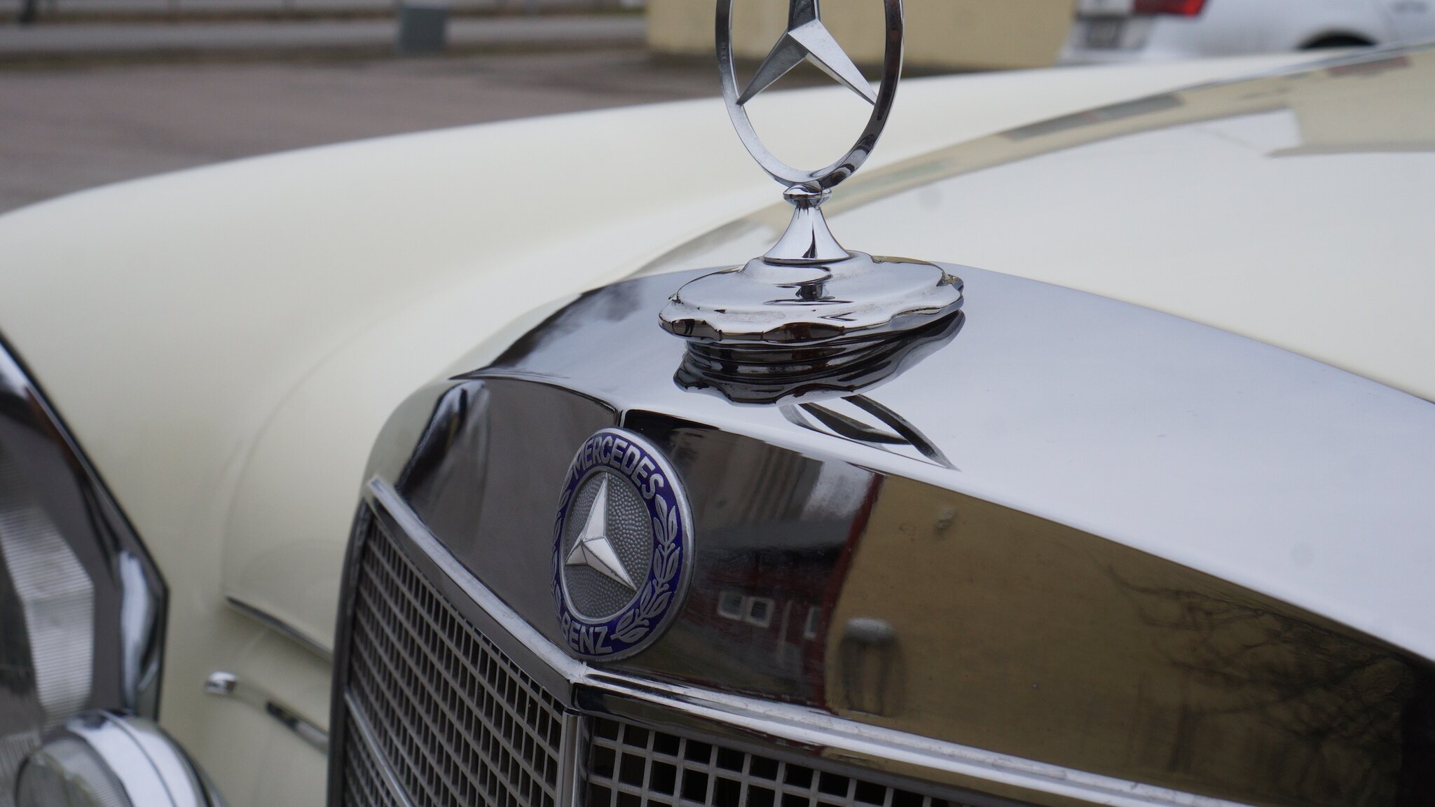 Exteriörbild på 1966 Mercedes-Benz 230 S