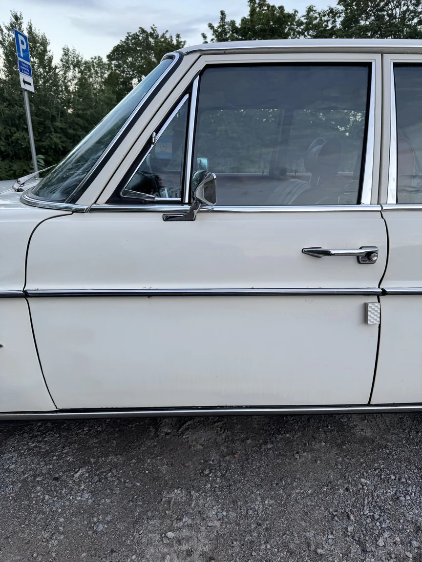 Aussenfoto 1972 Mercedes-Benz 200 (20)