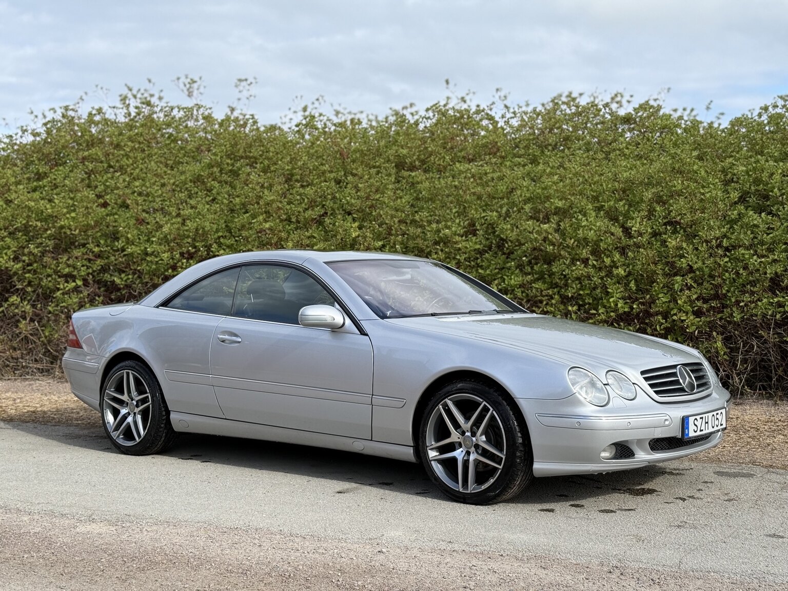 Exterior image of 2000 Mercedes-Benz CL 500