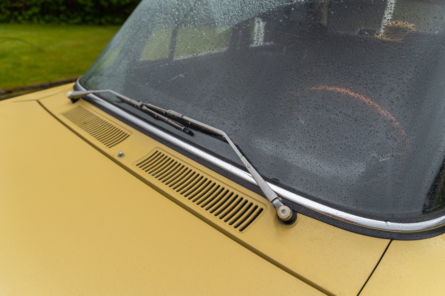 Exterior image of 1974 Alfa Romeo Berlina 2000