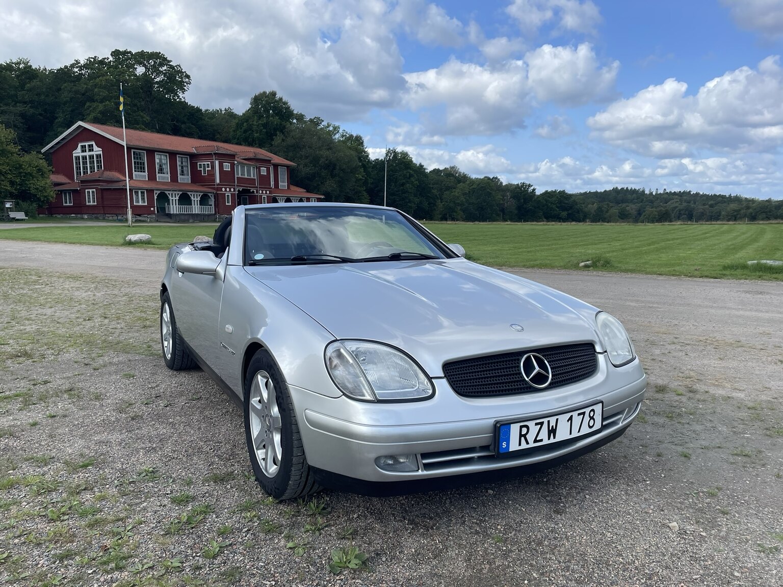 Exteriörbild på 1998 1998 MERCEDES BENZ SLK 230 