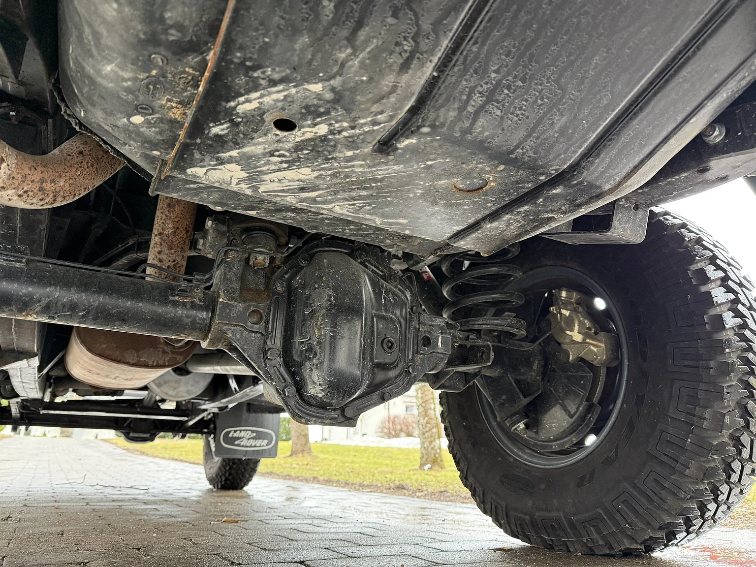 Image of 2000 Land Rover Defender 110 C (16) mechanics