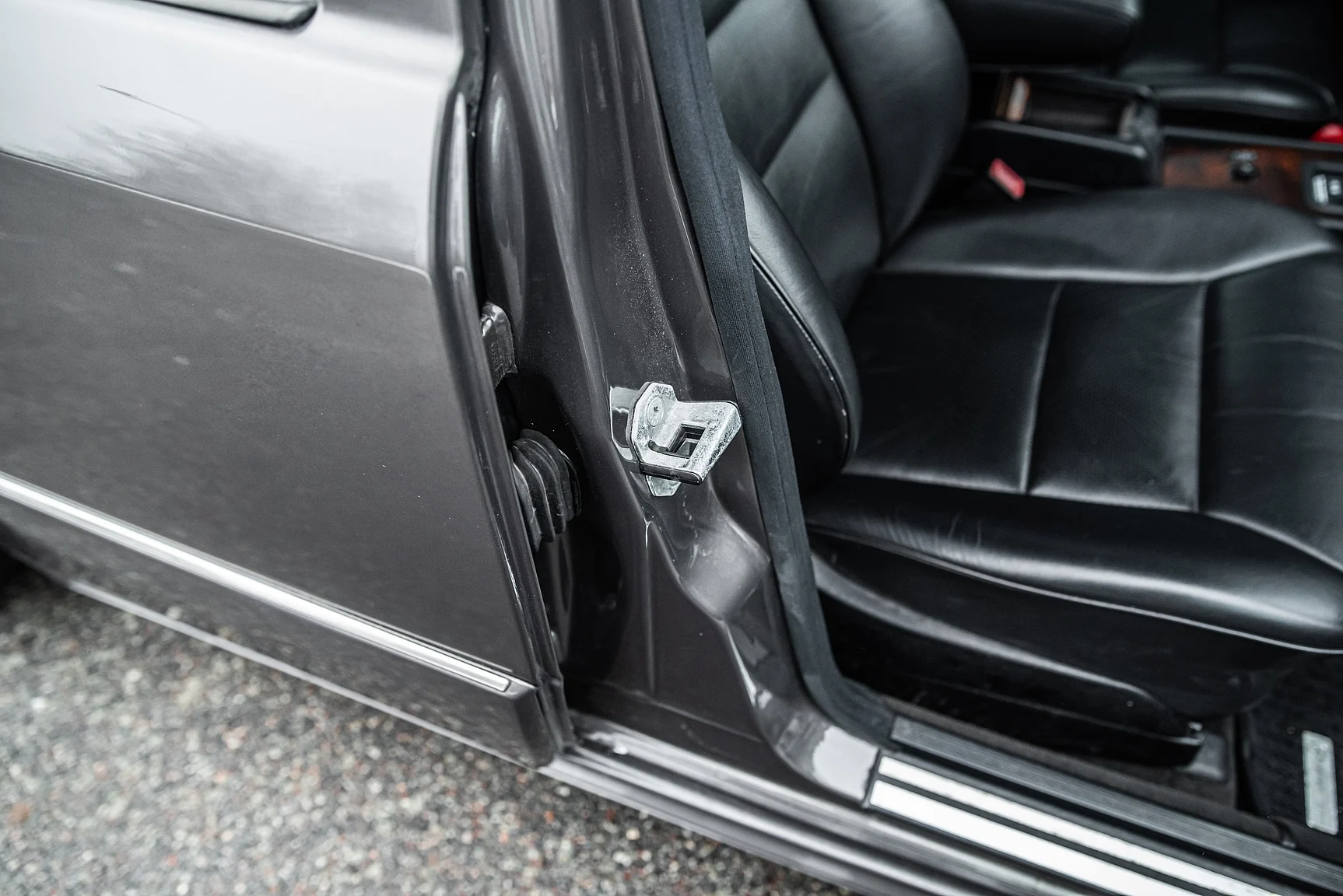 Interior image of 1993 Mercedes-Benz E 320 "AMG" (21)