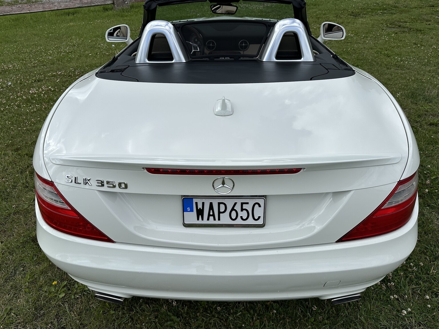 Exterior image of 2012 Mercedes-Benz SLK 350