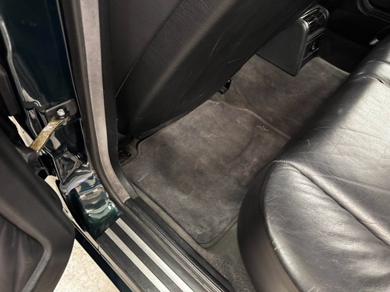 Interior image of 1995 BMW 540i Touring - NO RESERVE (24)