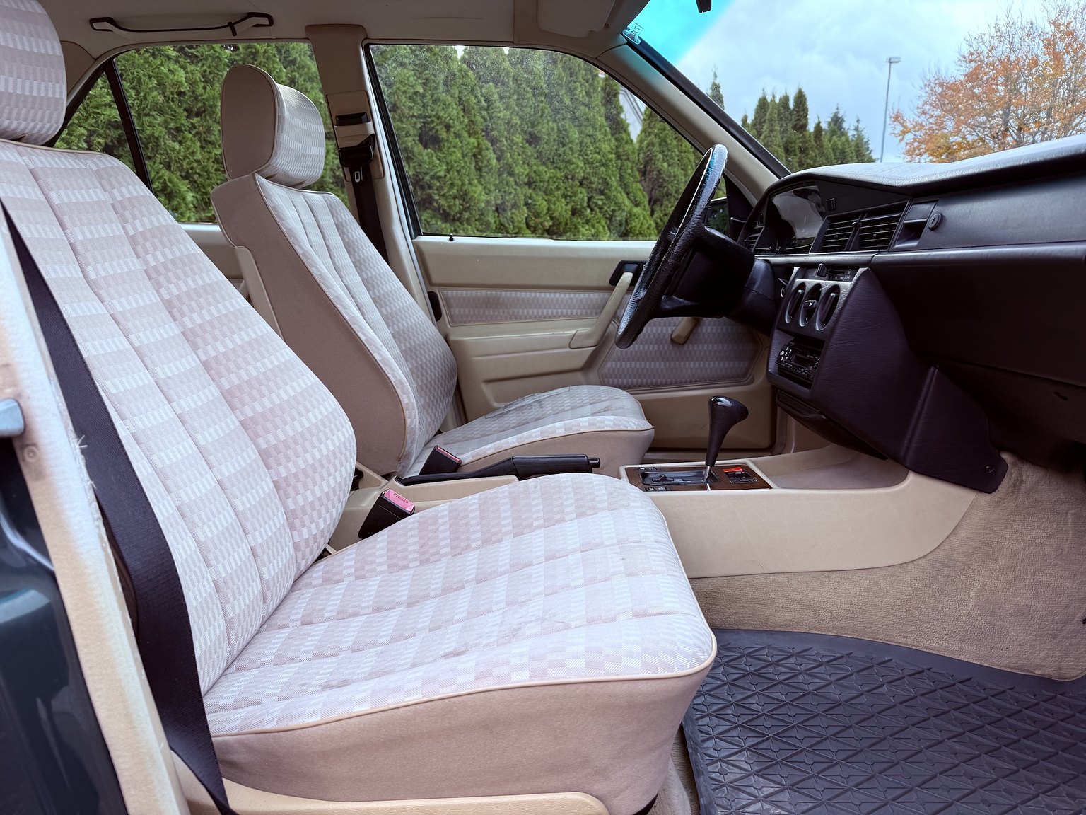 Interior image of 1989 Mercedes-Benz 190 E