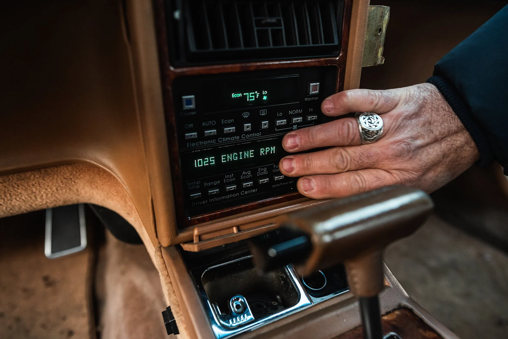 Interior image of 1989 Cadillac Seville (8)
