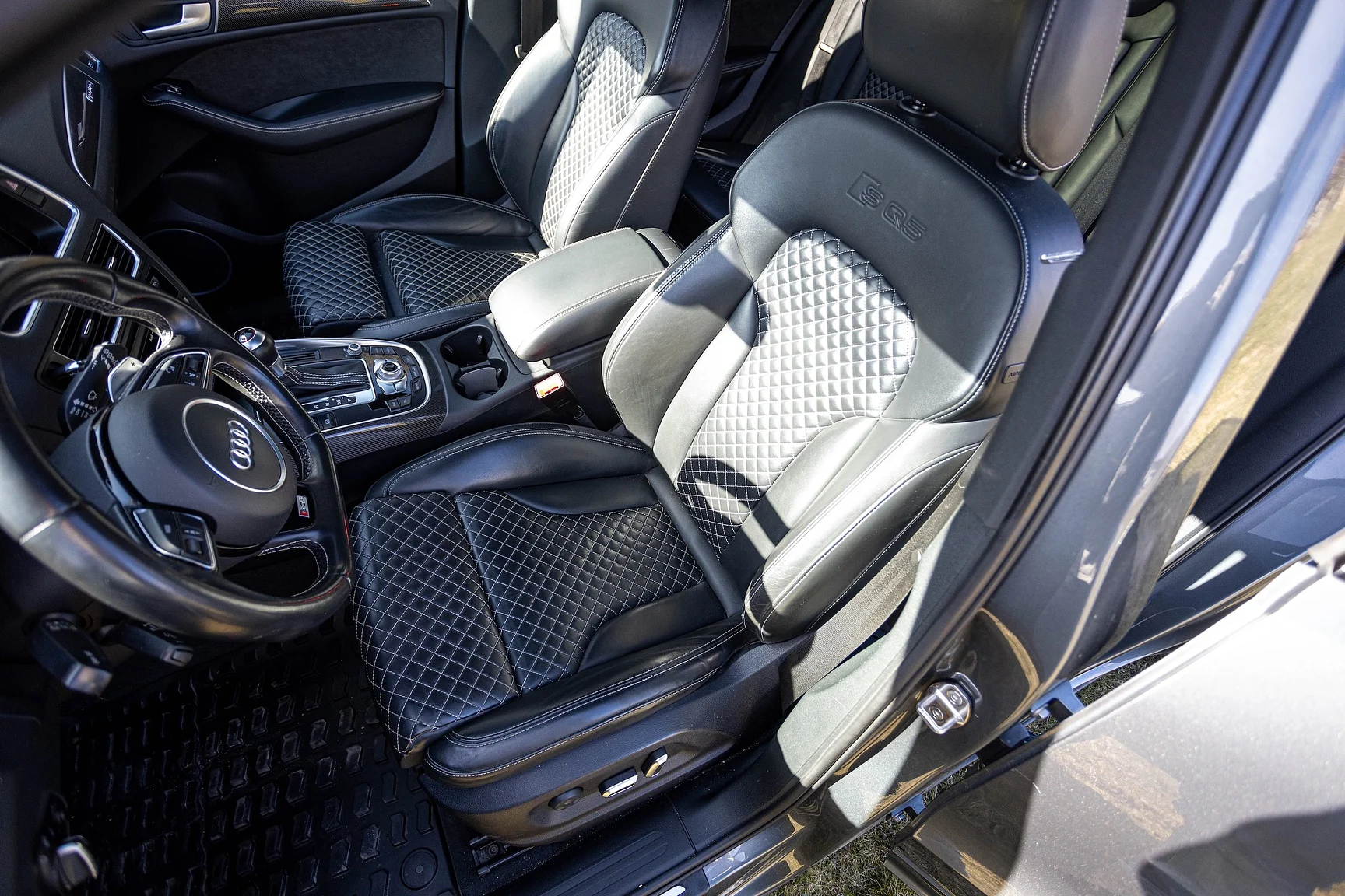 Innenraumfoto von 2017 Audi SQ 5 Plus TDI (9)