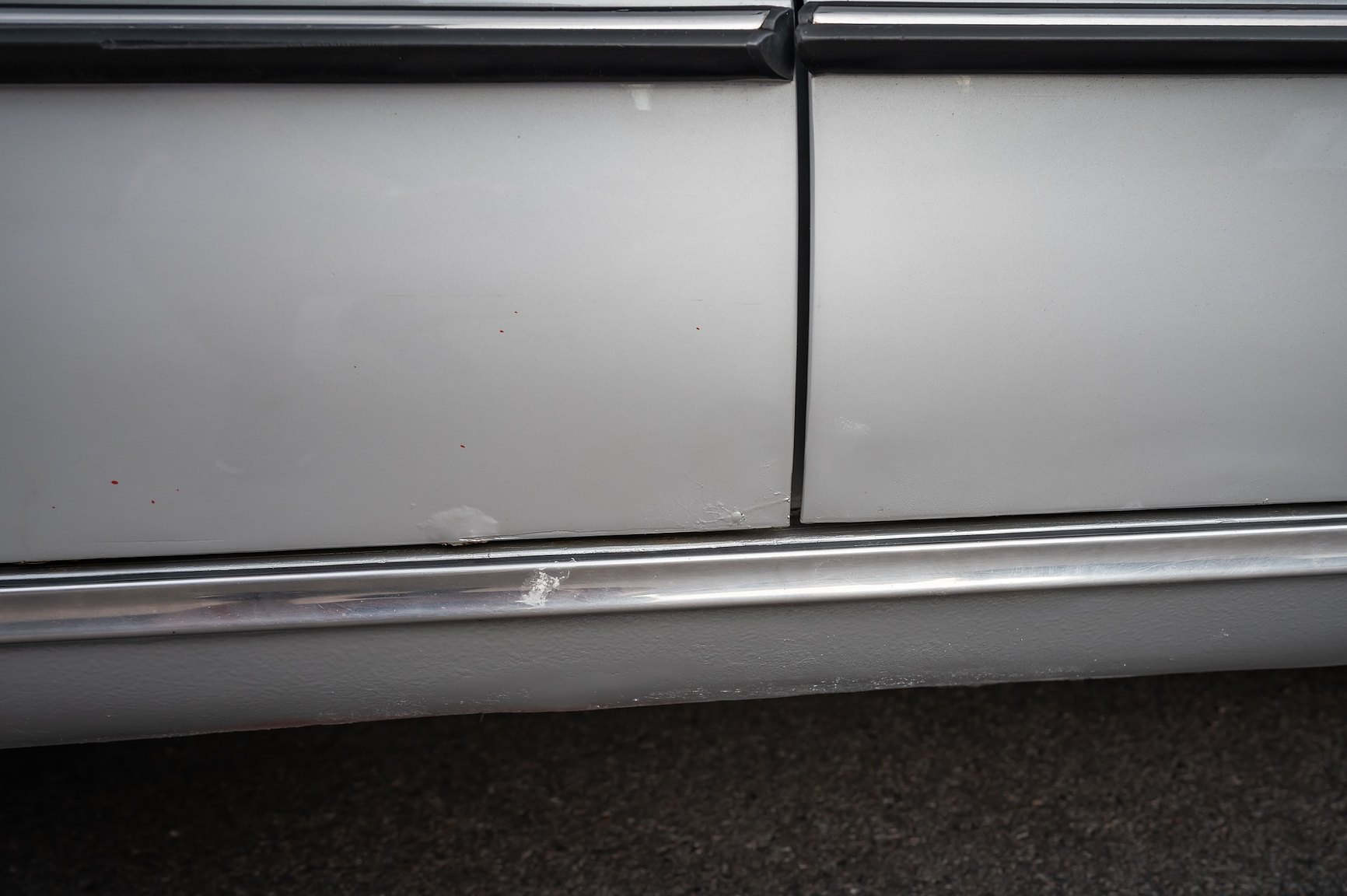 Exteriörbild på 1975 Mercedes-Benz 280 SE 