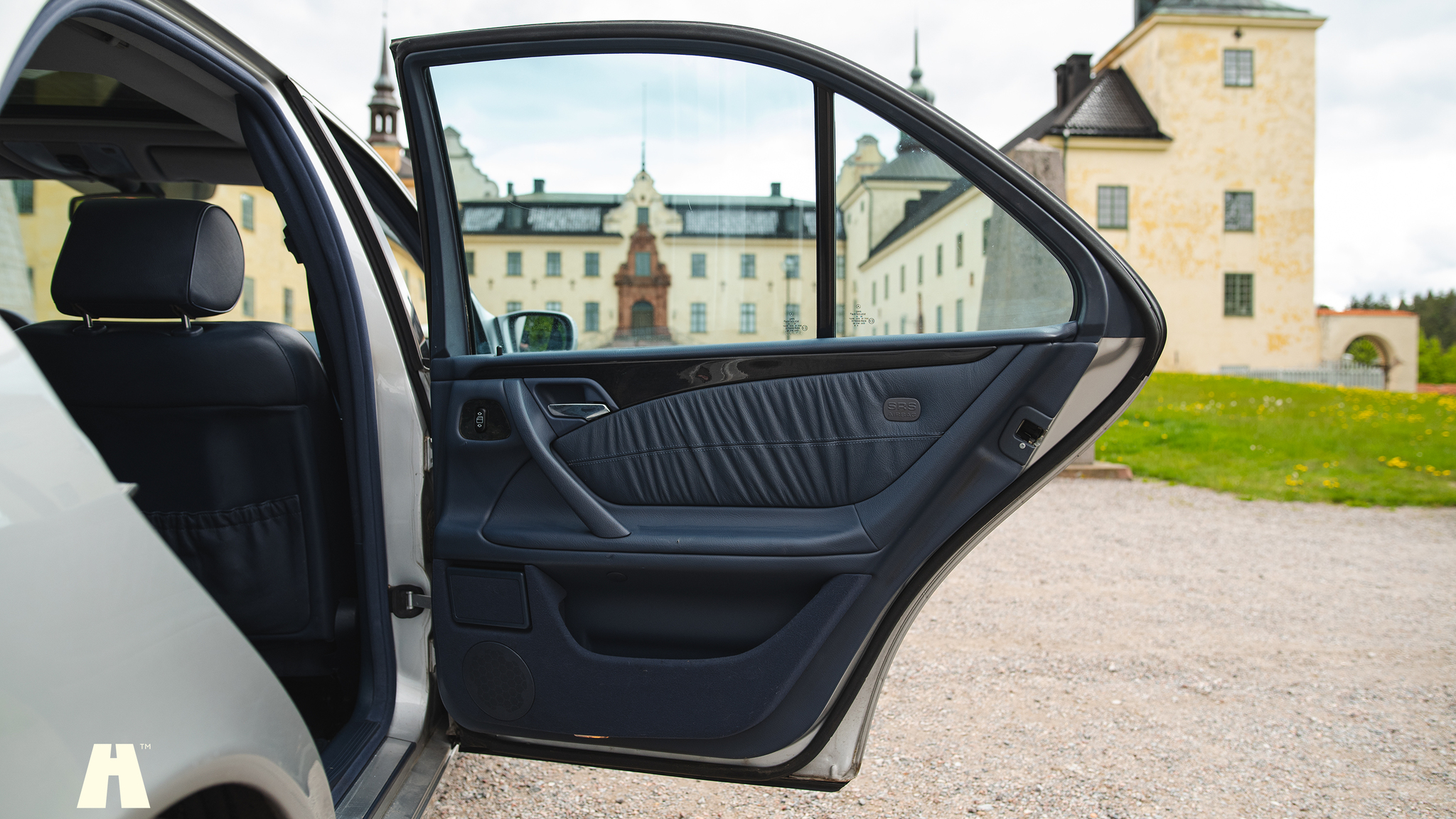 Innenraumfoto von 2000 Mercedes E430