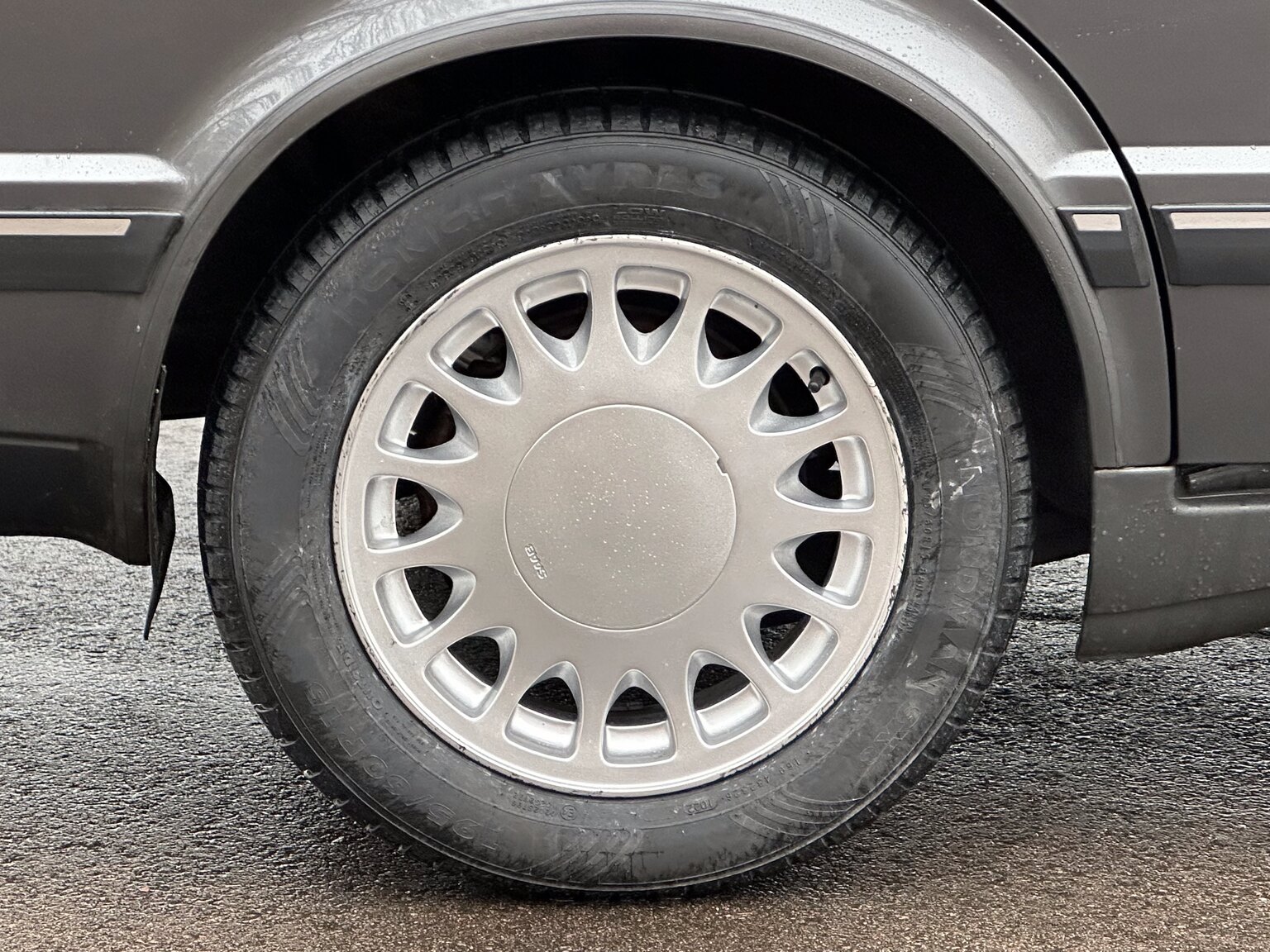 Exterior image of 1988 SAAB 9000i