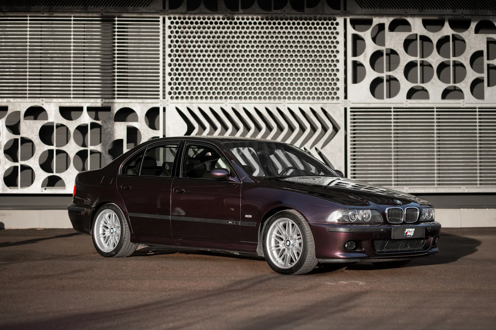 Exteriörbild på 2002 BMW M5 E39 (2)