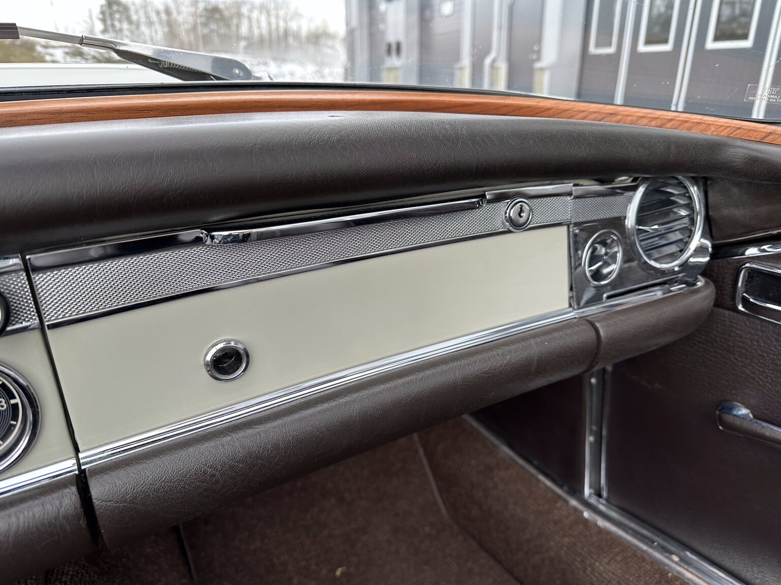 Interior image of 1968 Mercedes Benz SL 280 Pagoda