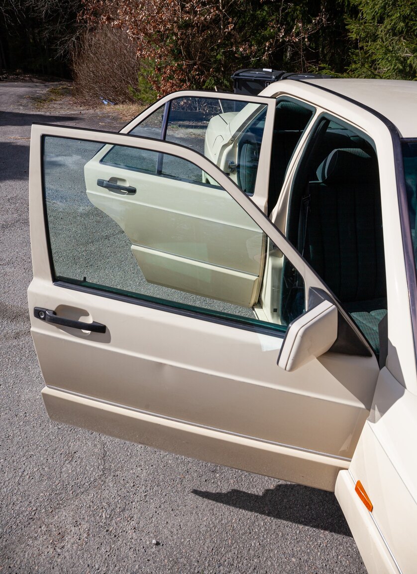 Exteriörbild på 1993 Mercedes-Benz 190 E 2.0