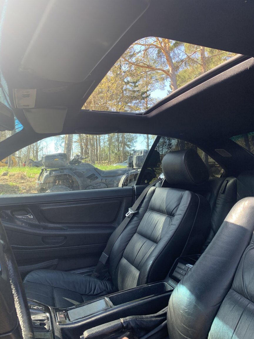 Interior image of 1995 BMW 840i (37)