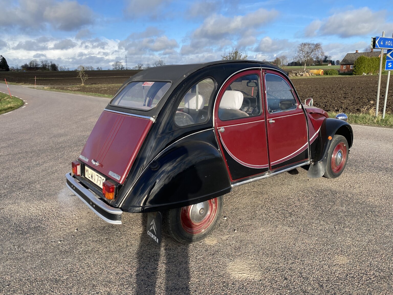 Exterior image of 1986 Citroën 2CV6 Charleston