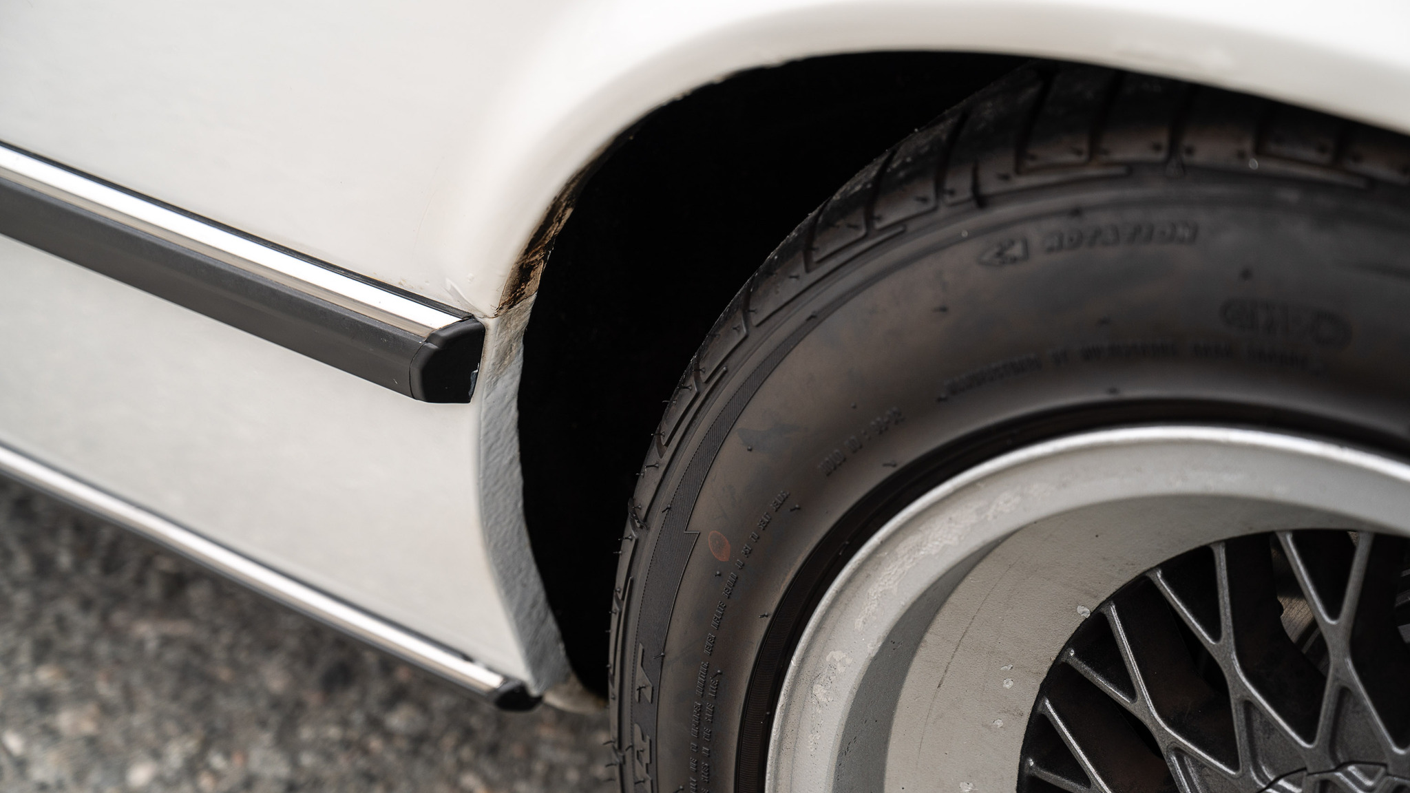 Exterior image of 1983 BMW 635 CSi