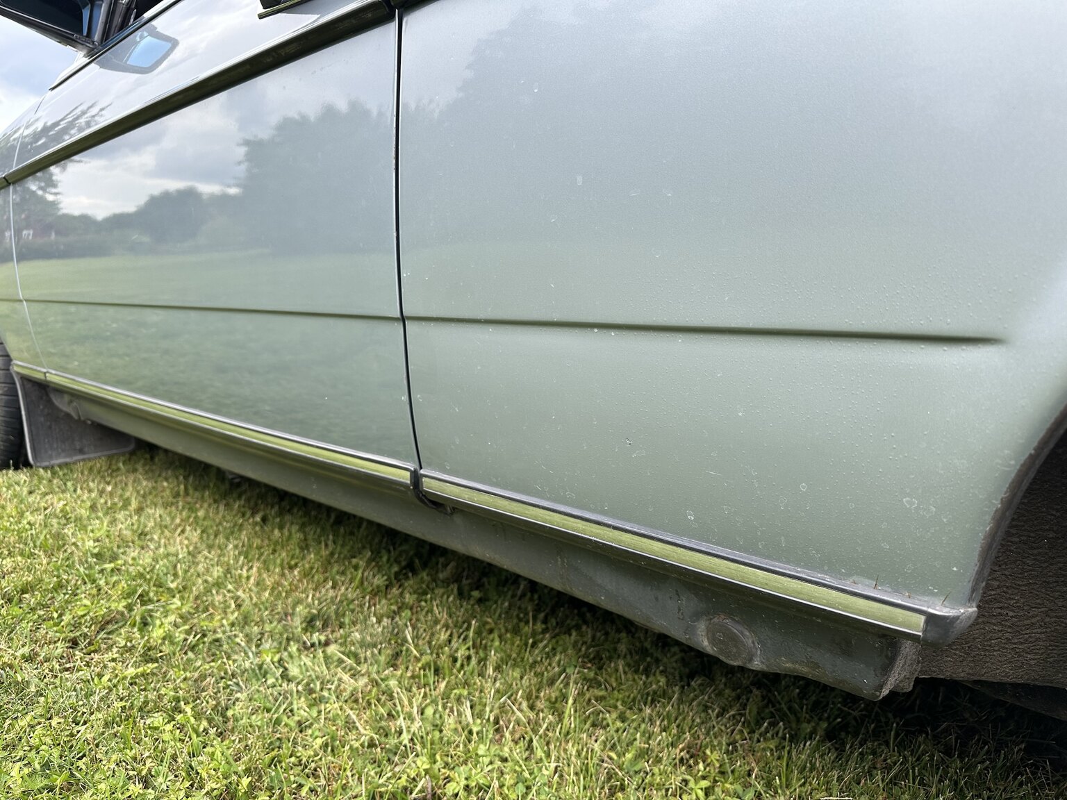 Exteriörbild på 1984 Mercedes-Benz 230 CE
