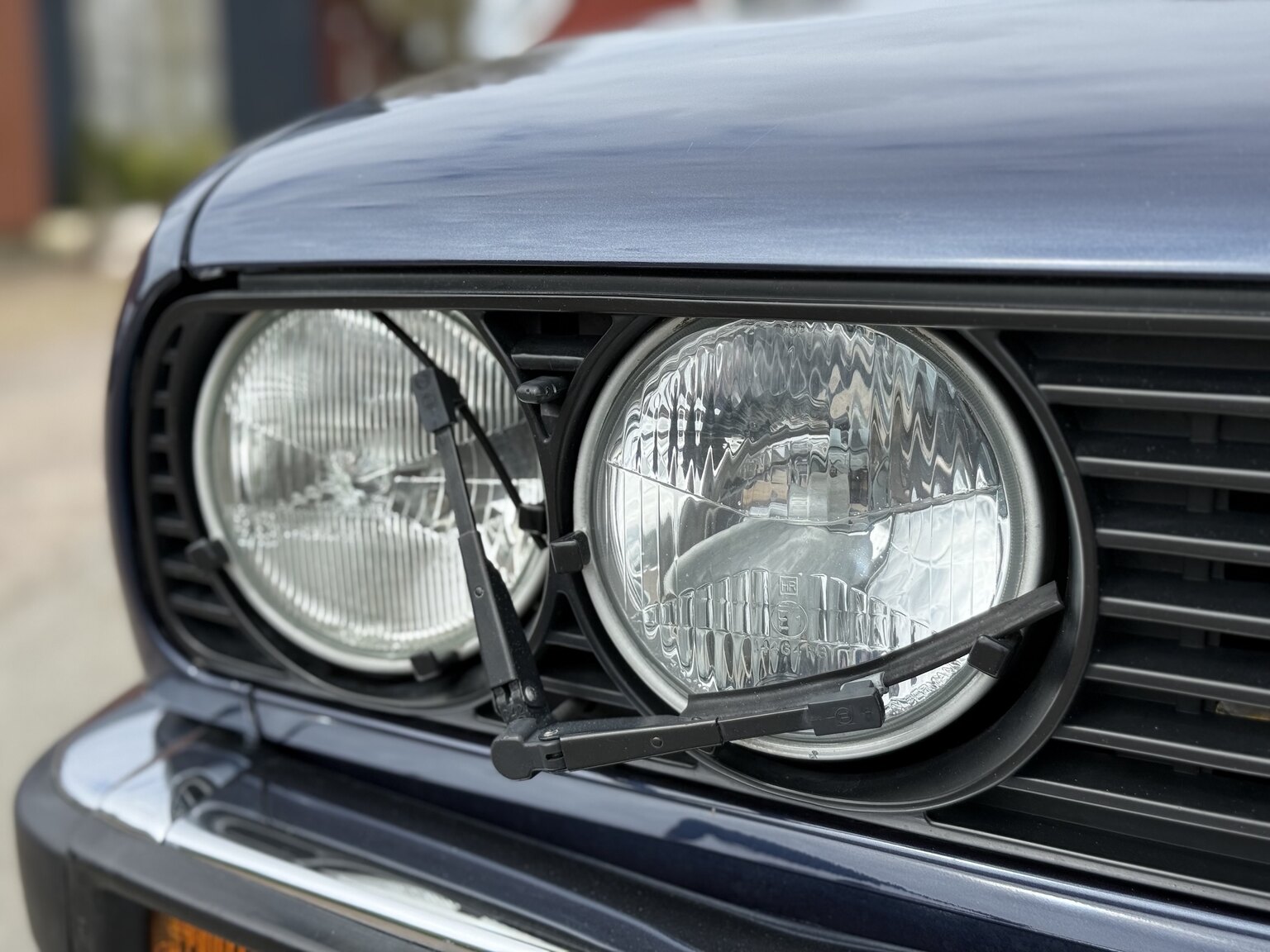 Exterior image of 1987 BMW 325i Convertible