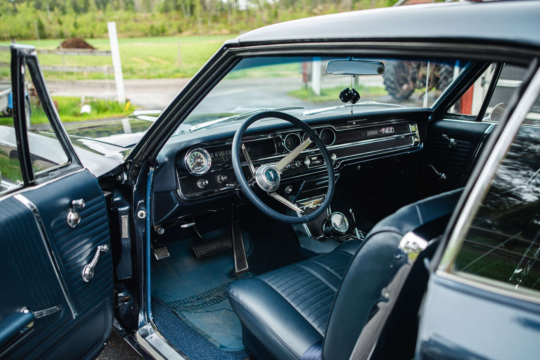 Interior image of 1965 Pontiac Catalina 421 Tripower-Pack 2+2