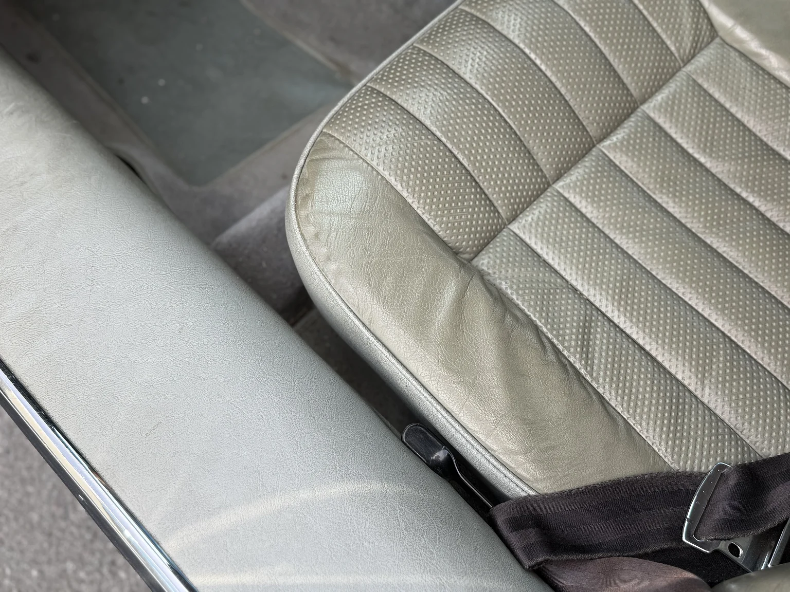 Interior image of 1969 Jaguar E-Type 4.2 Coupe (5)