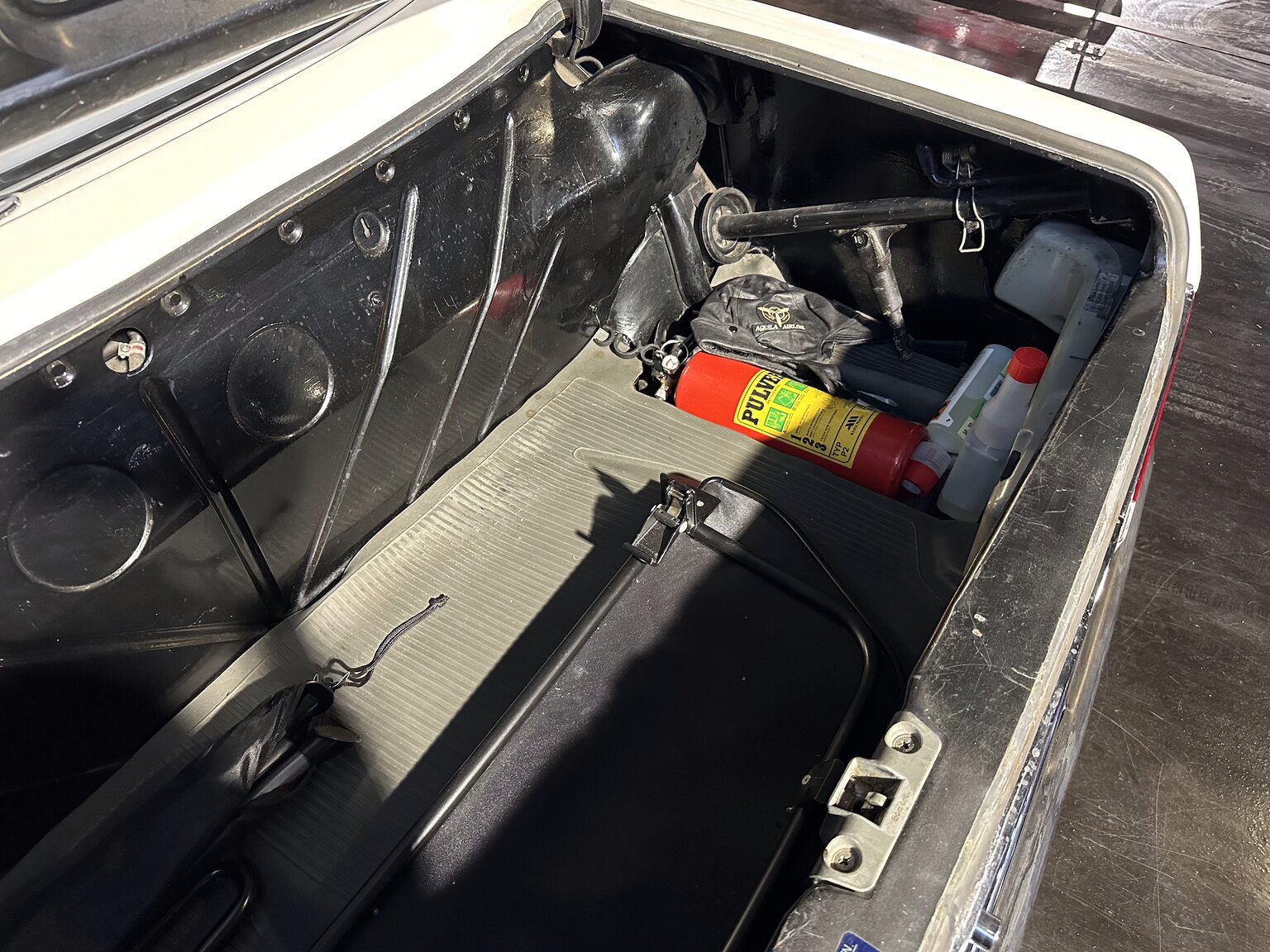Interior image of 1972 Mercedes-Benz 350 SL