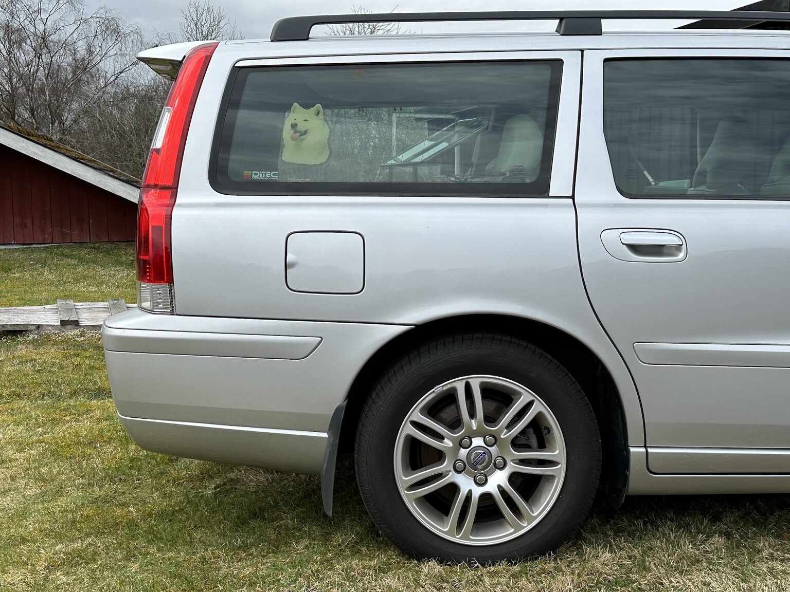 Exterior image of 2008 Volvo V70 Classic