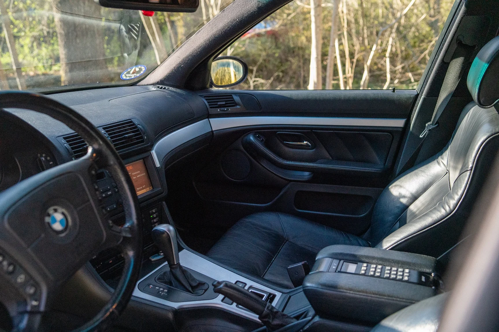 Interior image of 1996 BMW 540iA (1)