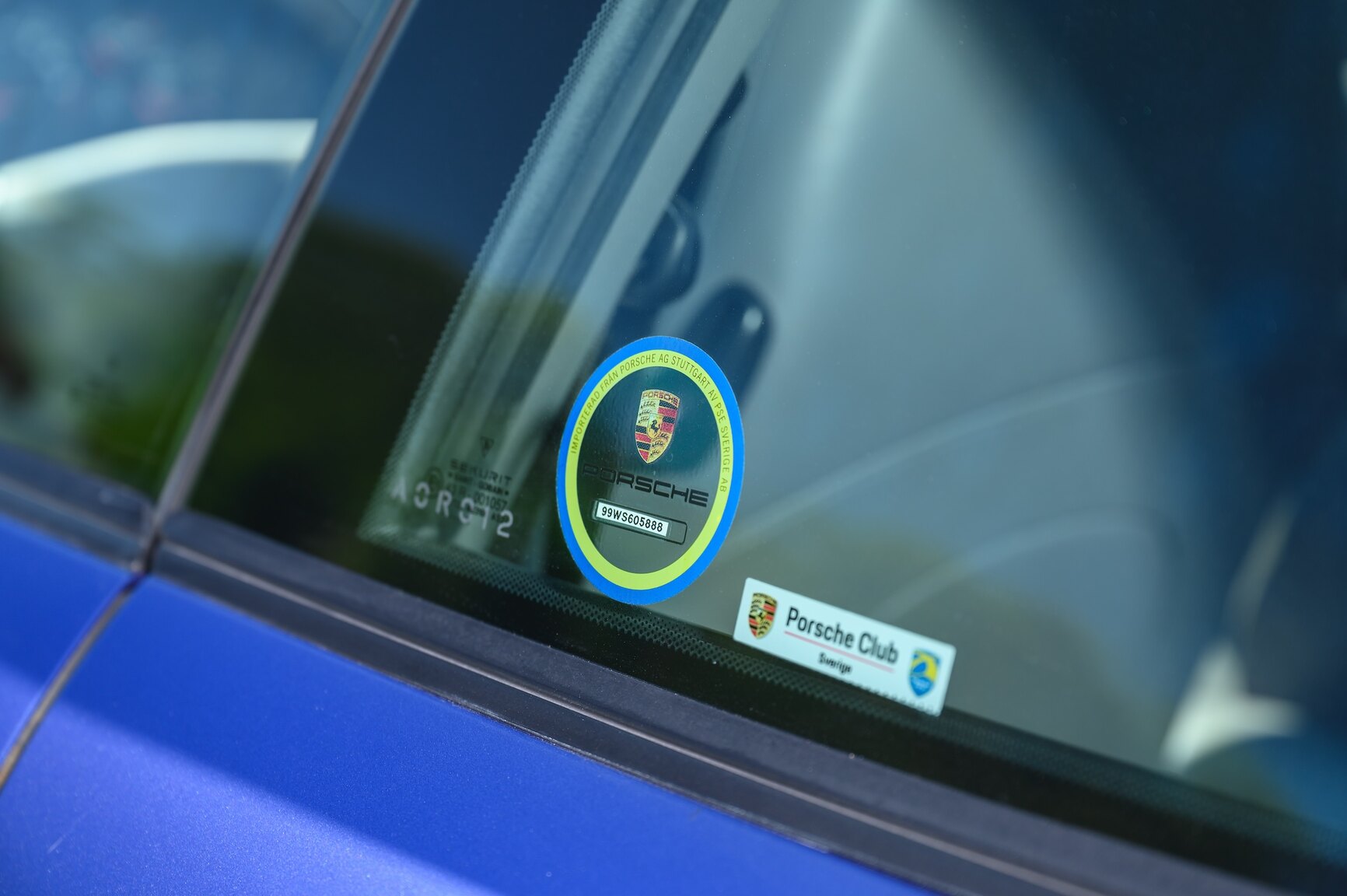 Exterior image of 1998 Porsche 911 Carrera Tiptronic (60)