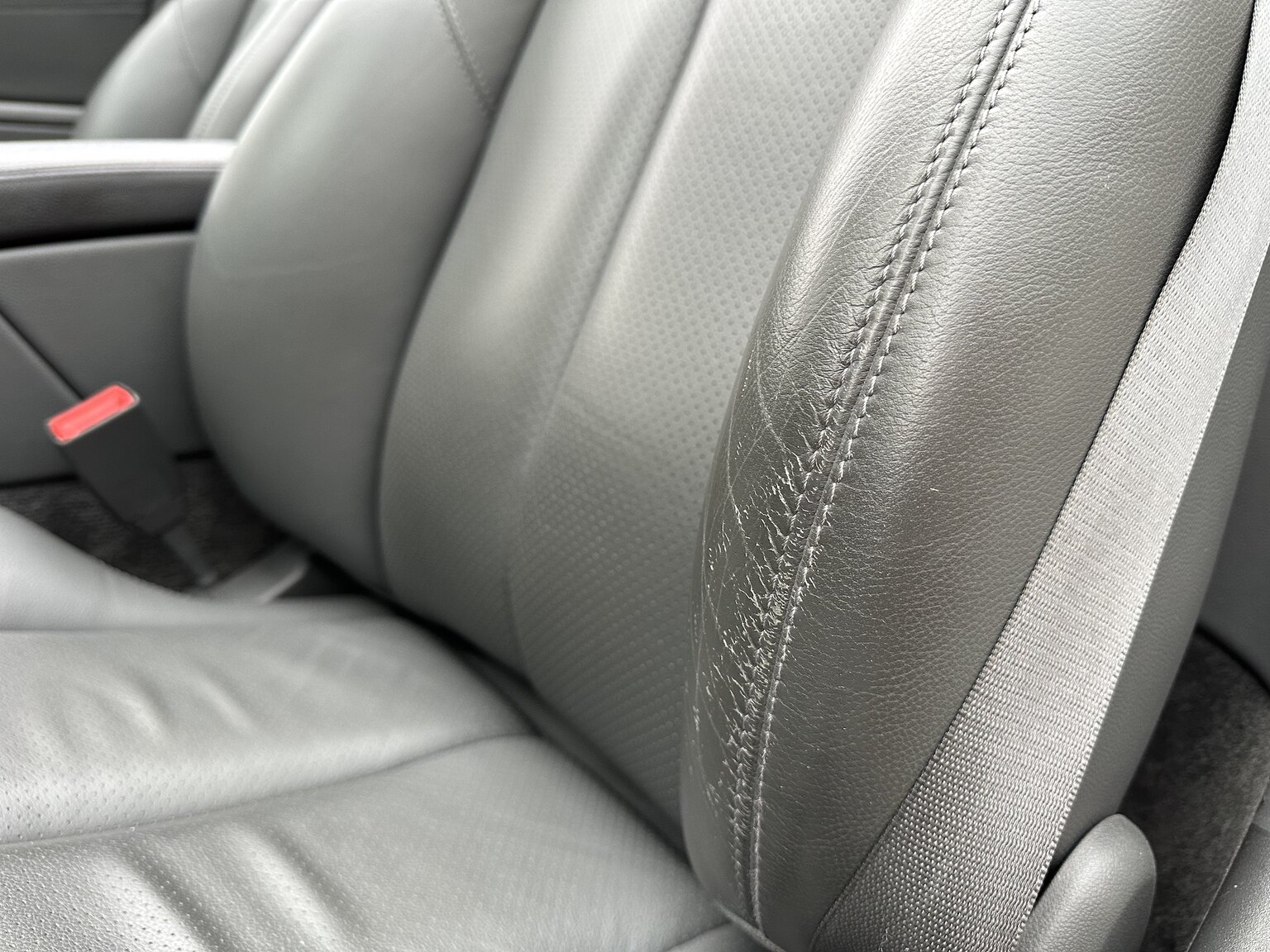 Interior image of 2005 Mercedes-Benz SL 350