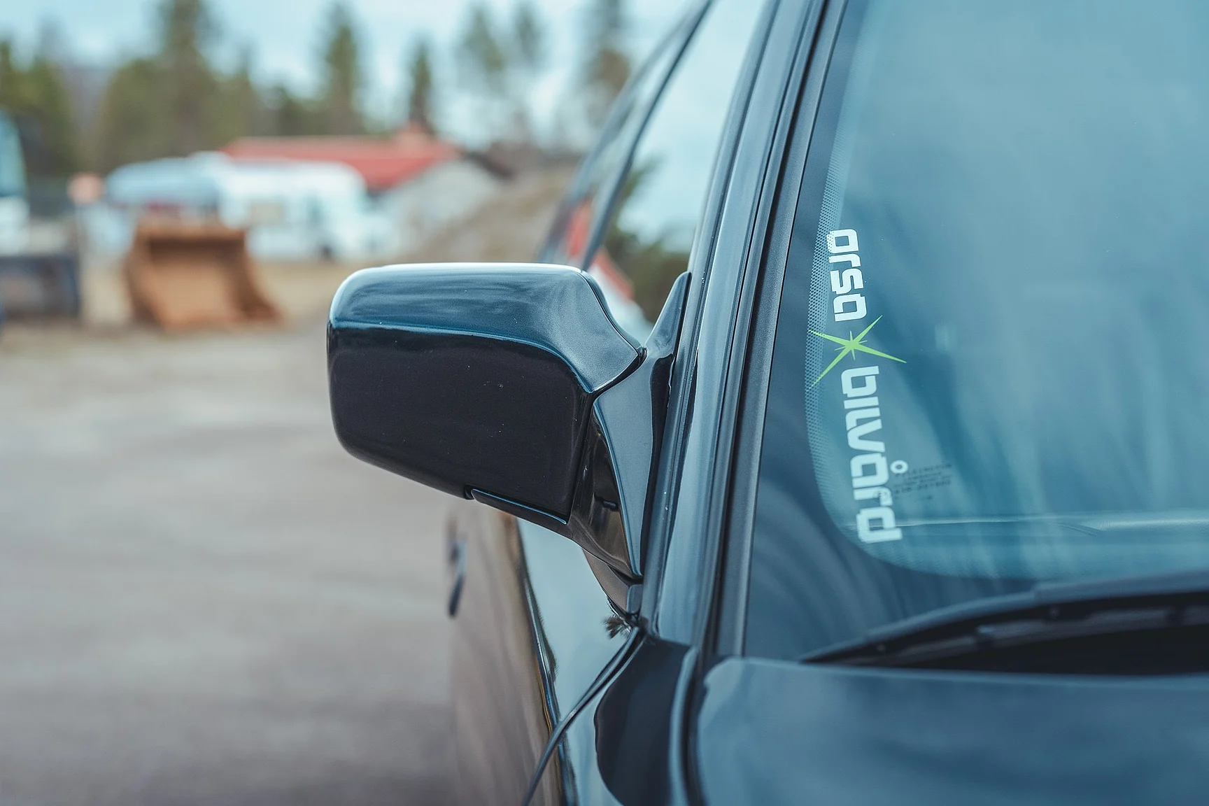 Exterior image of 1992 BMW M5 3.8 (25)