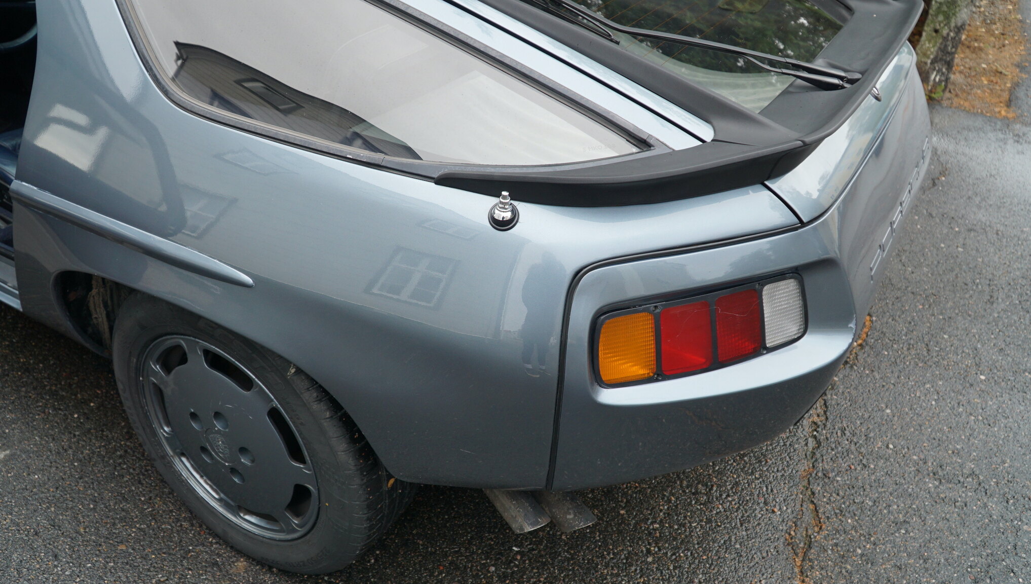 Exterior image of 1983 Porsche 928S (108)
