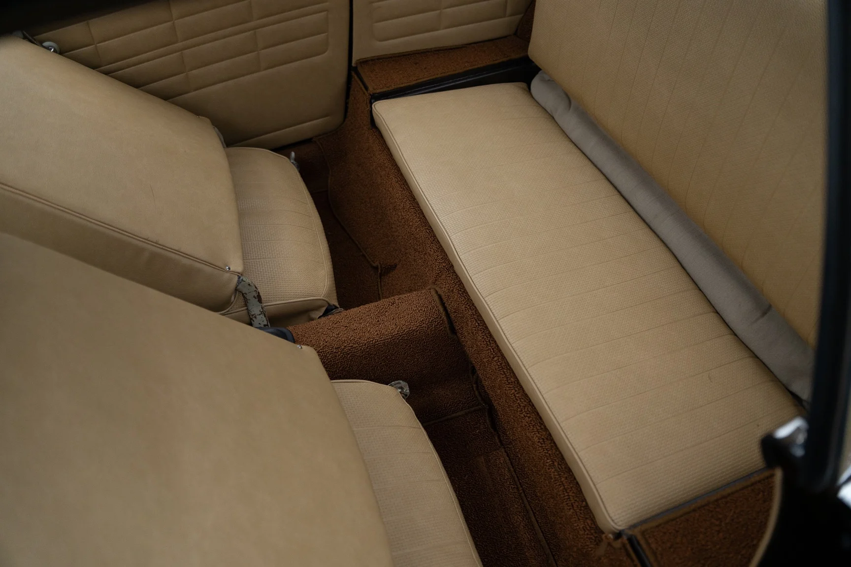 Innenraumfoto von 1962 Volkswagen 1200 Karmann Coupe (33)