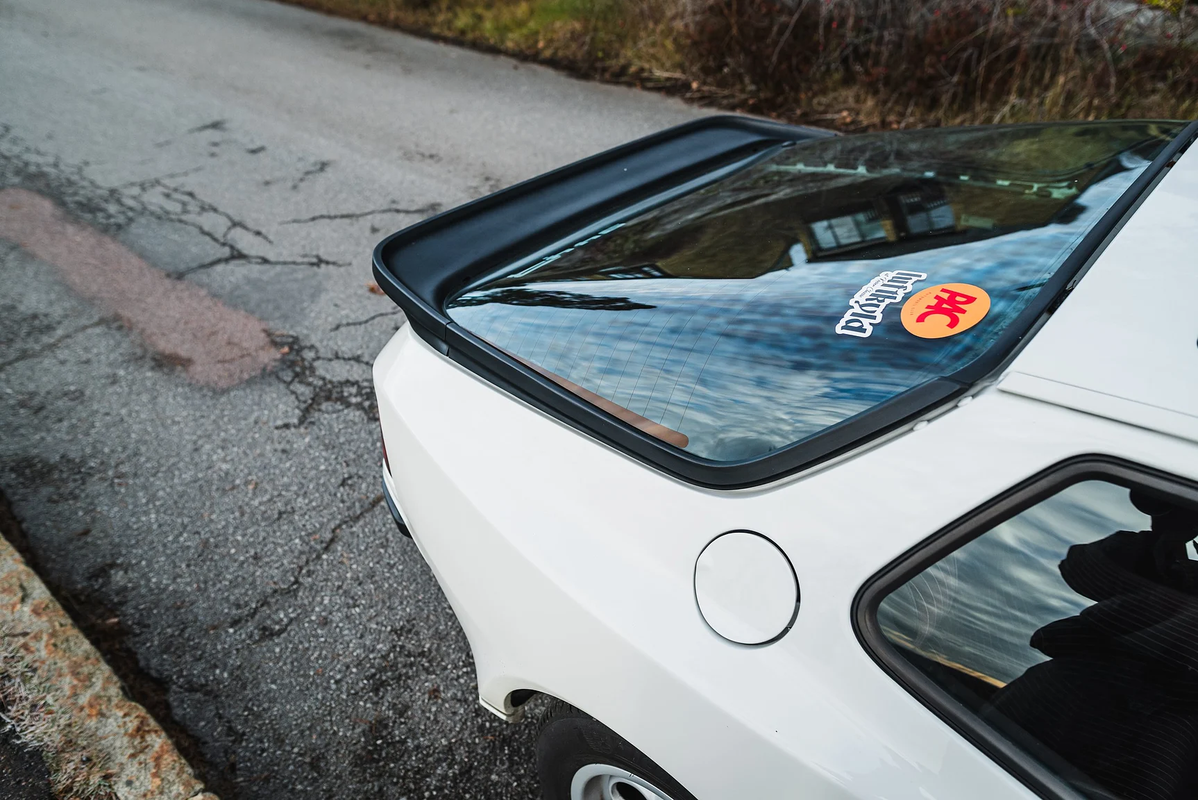 Exterior image of 1986 Porsche 944R (22)