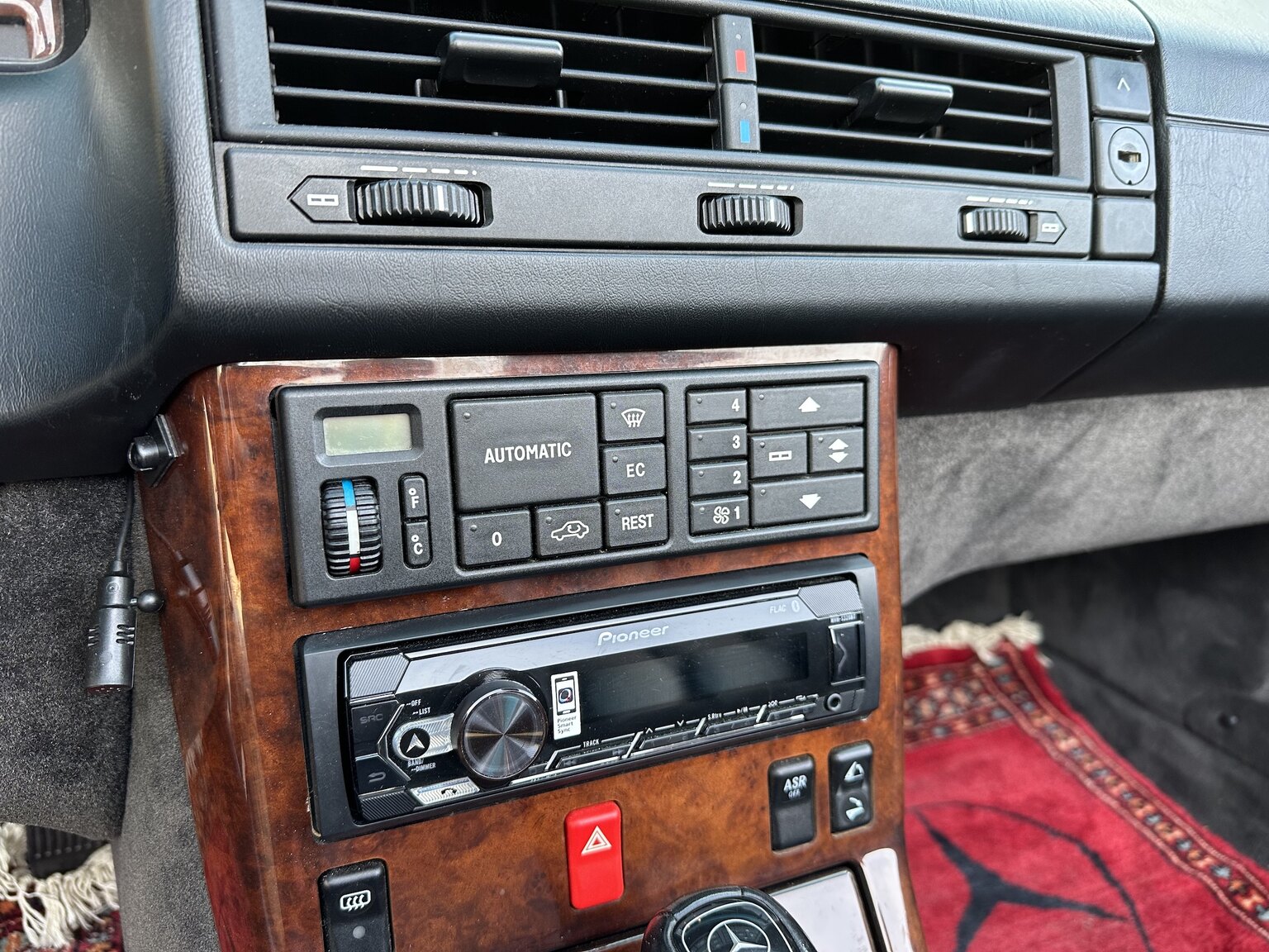 Interiörbild 1995 Mercedes-Benz SL 500