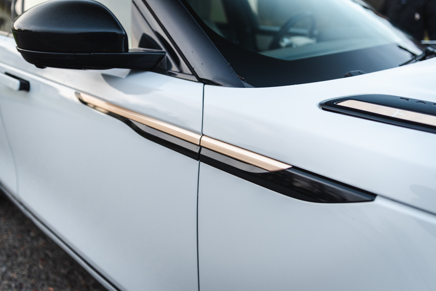 Exterior image of 2018 Range Rover Velar D300 AWD HSE