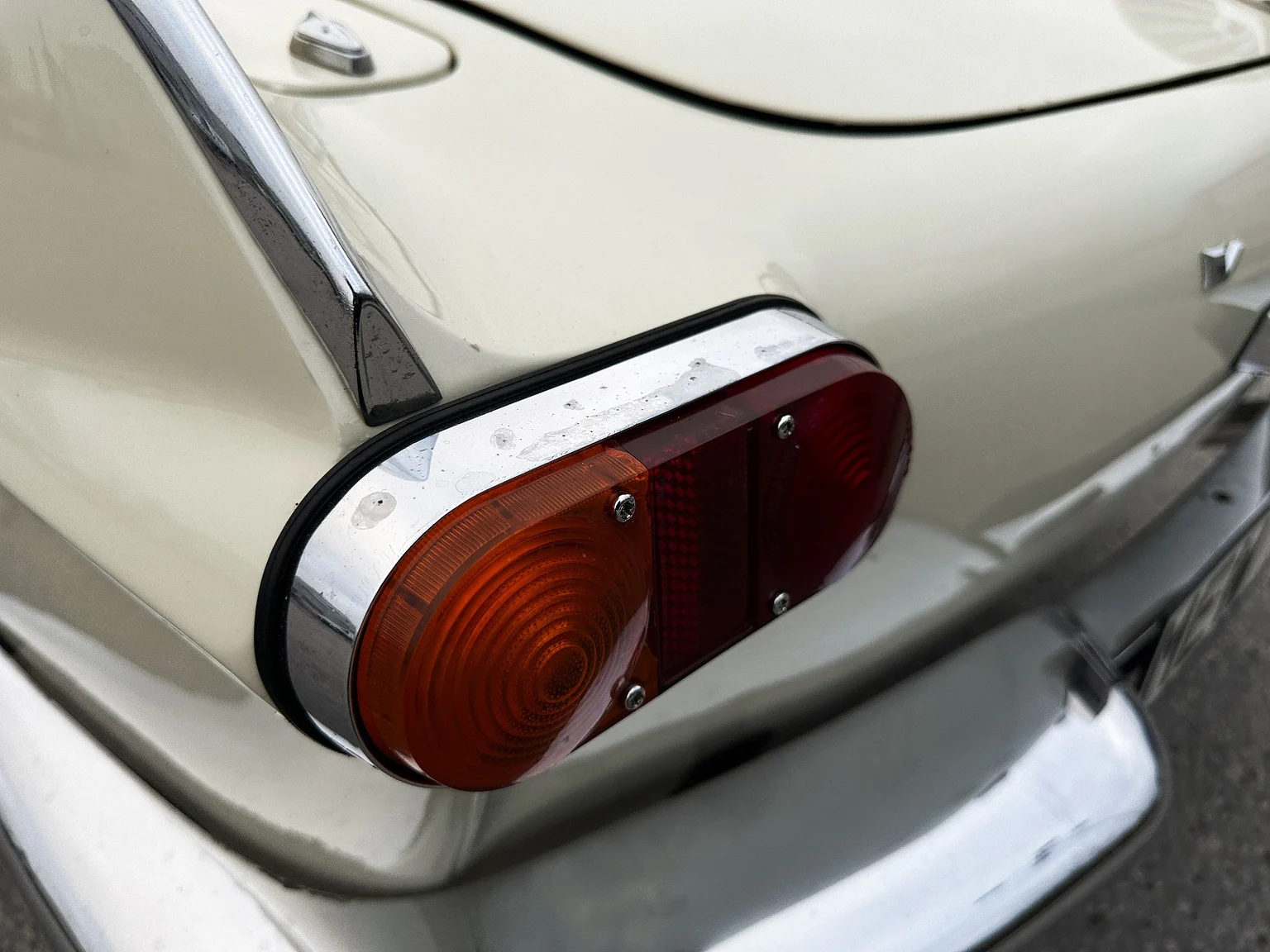 Exterior image of 1964 Volvo P 1800S (87)