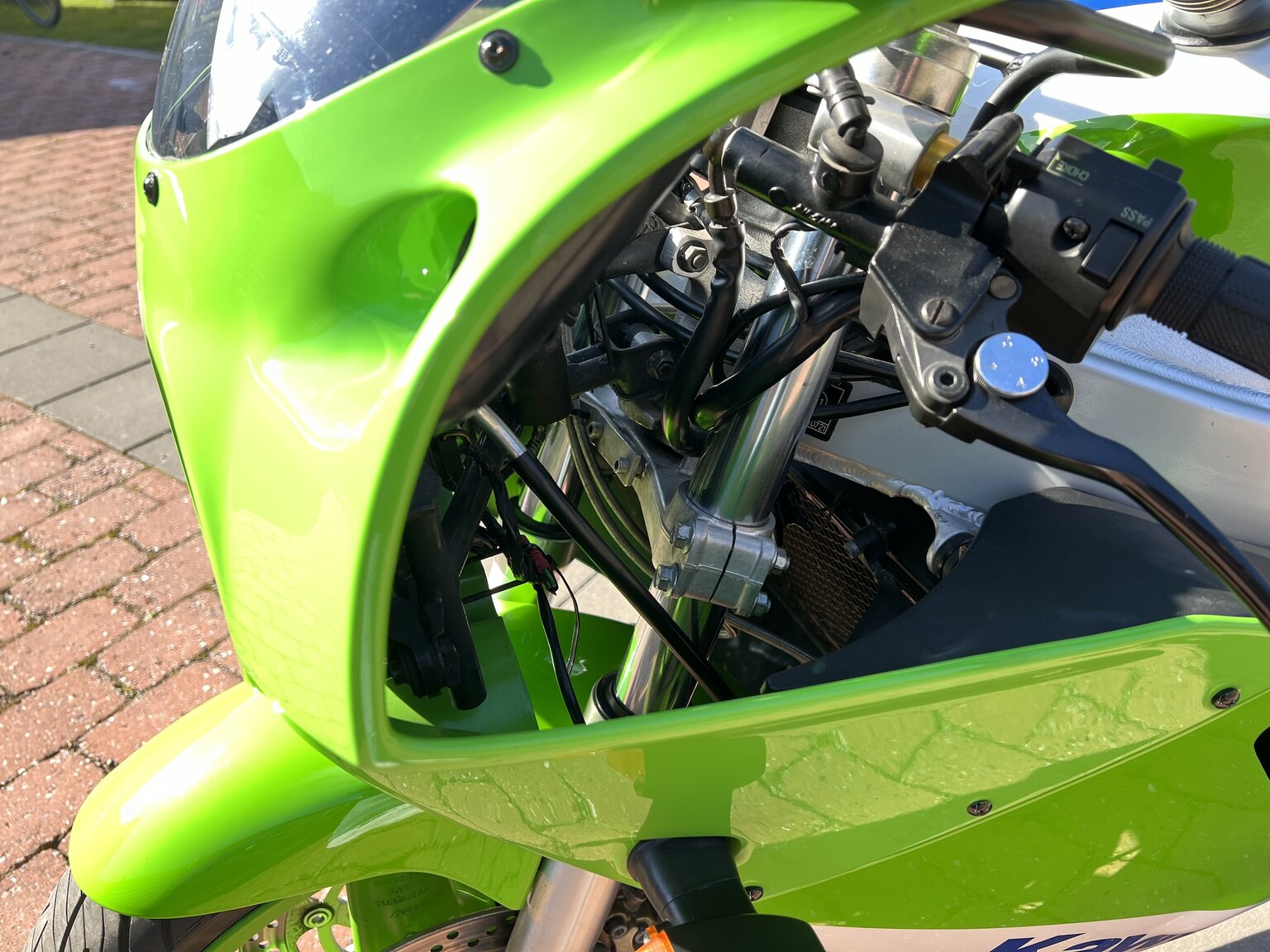 Exterior image of 1989 Kawasaki ZXR 750 H1 (39)