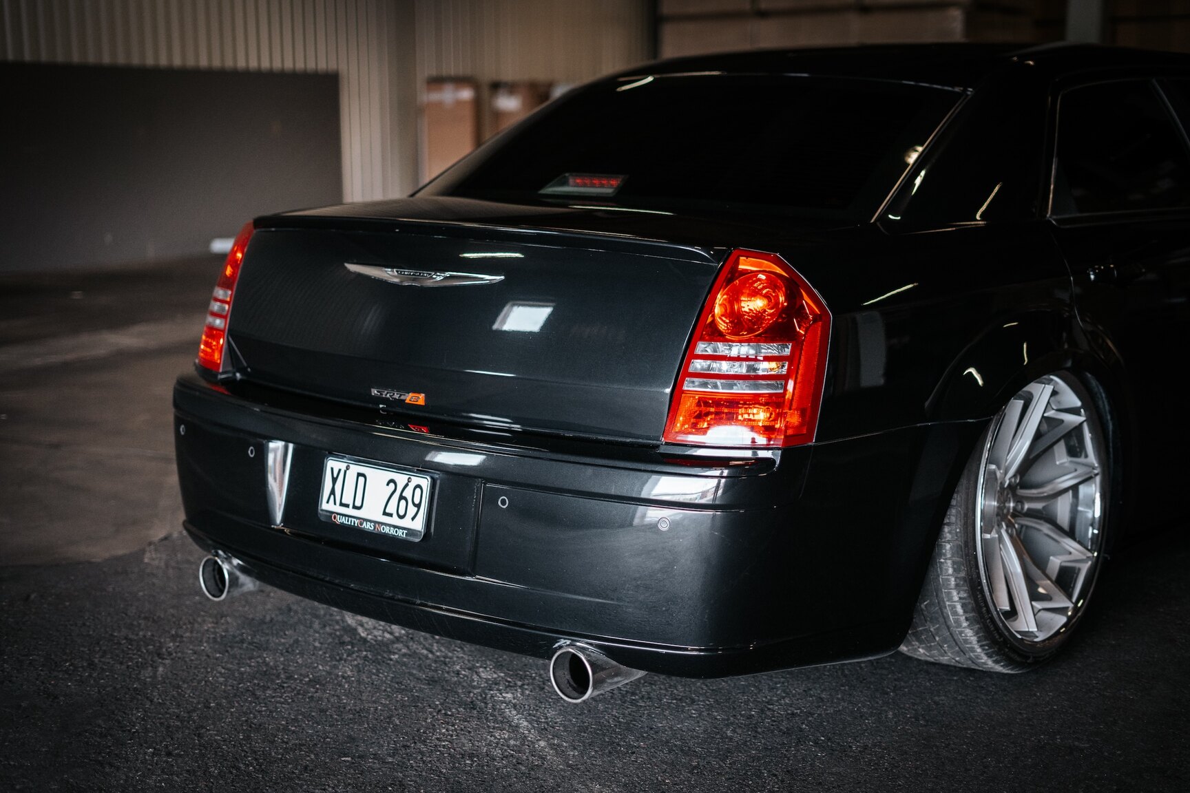 Exterior image of 2006 Chrysler 300C SRT-8 (16)