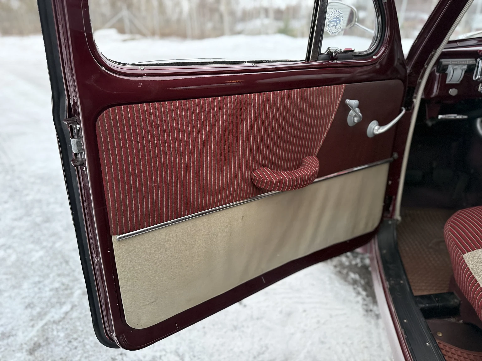 Interior image of 1953 Volvo PV444ES (3)
