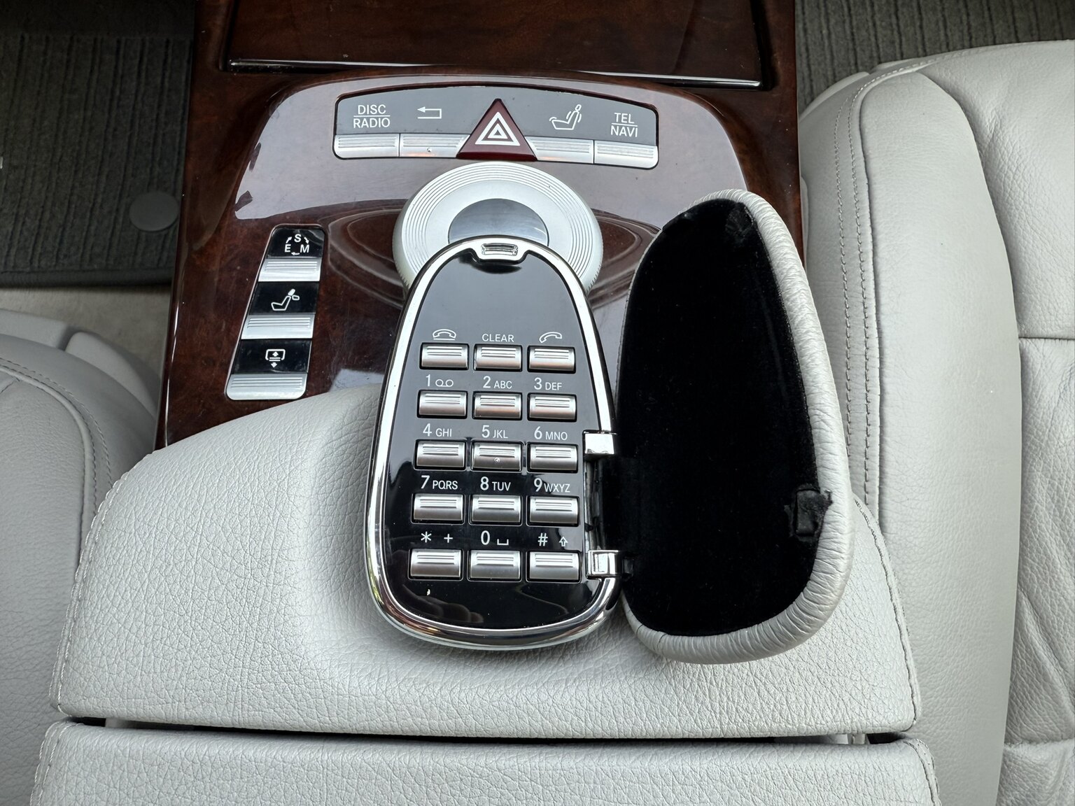 Interior image of 2011 Mercedes-Benz S 500 4MATIC 