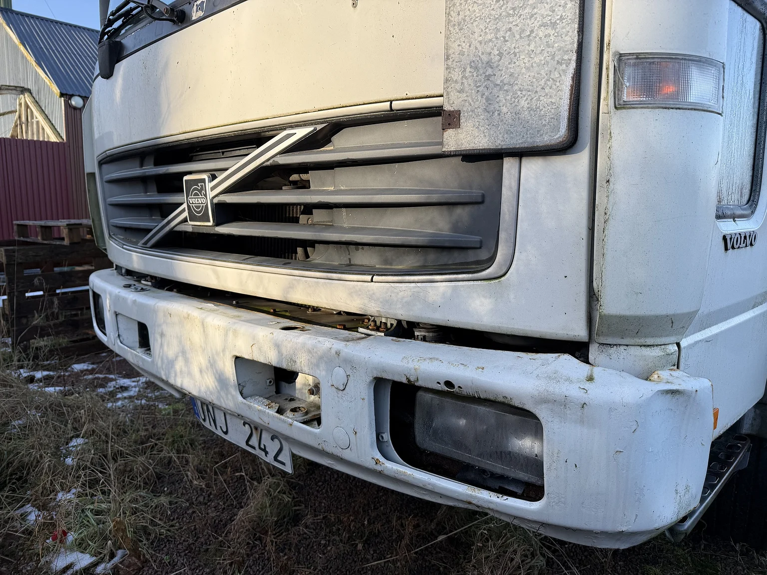 Exteriörbild på 2000 Volvo FL6 4x2 - NO RESERVE (39)