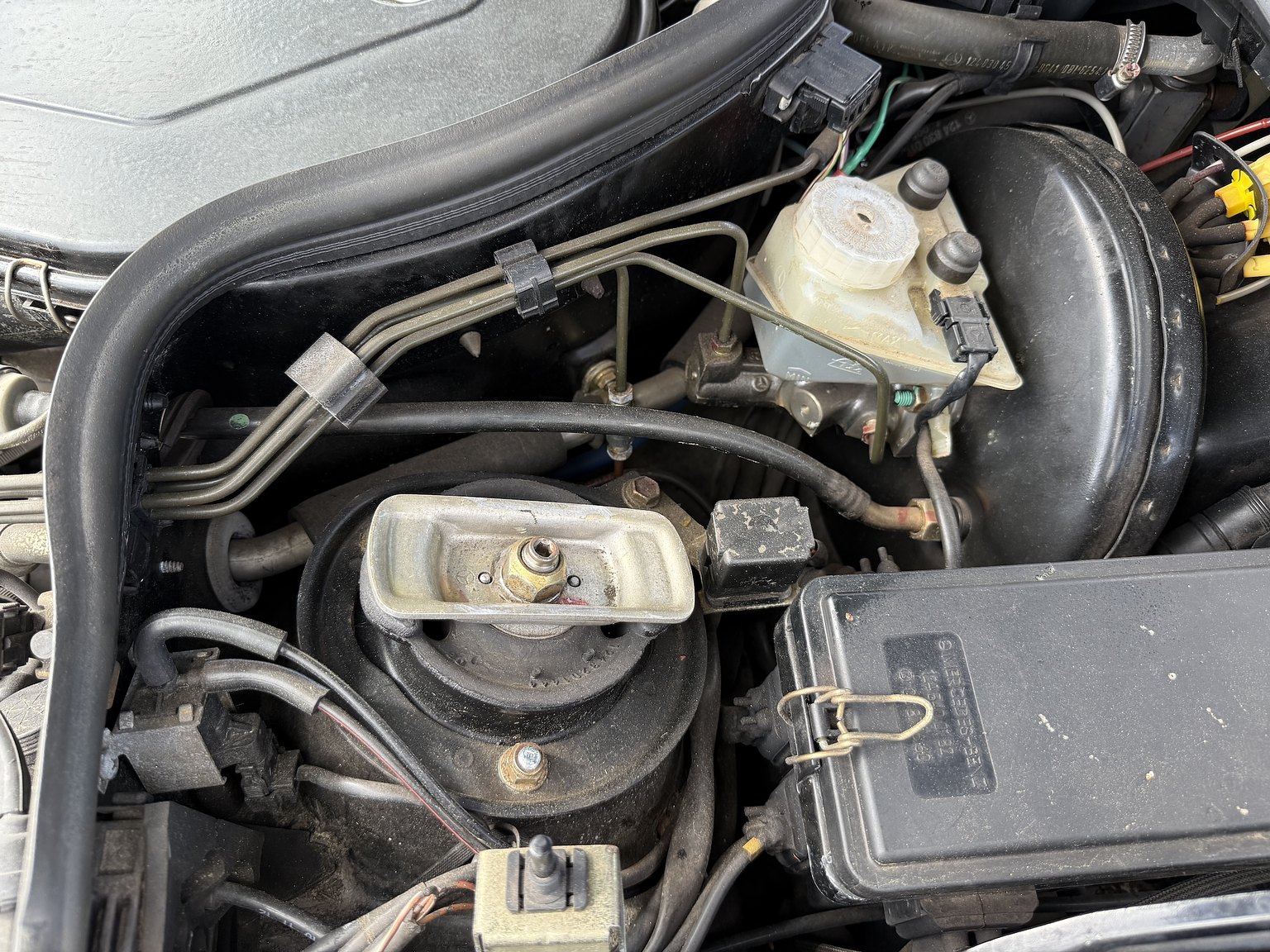 Image of 1990 Mercedes-Benz 300CE-24 mechanics