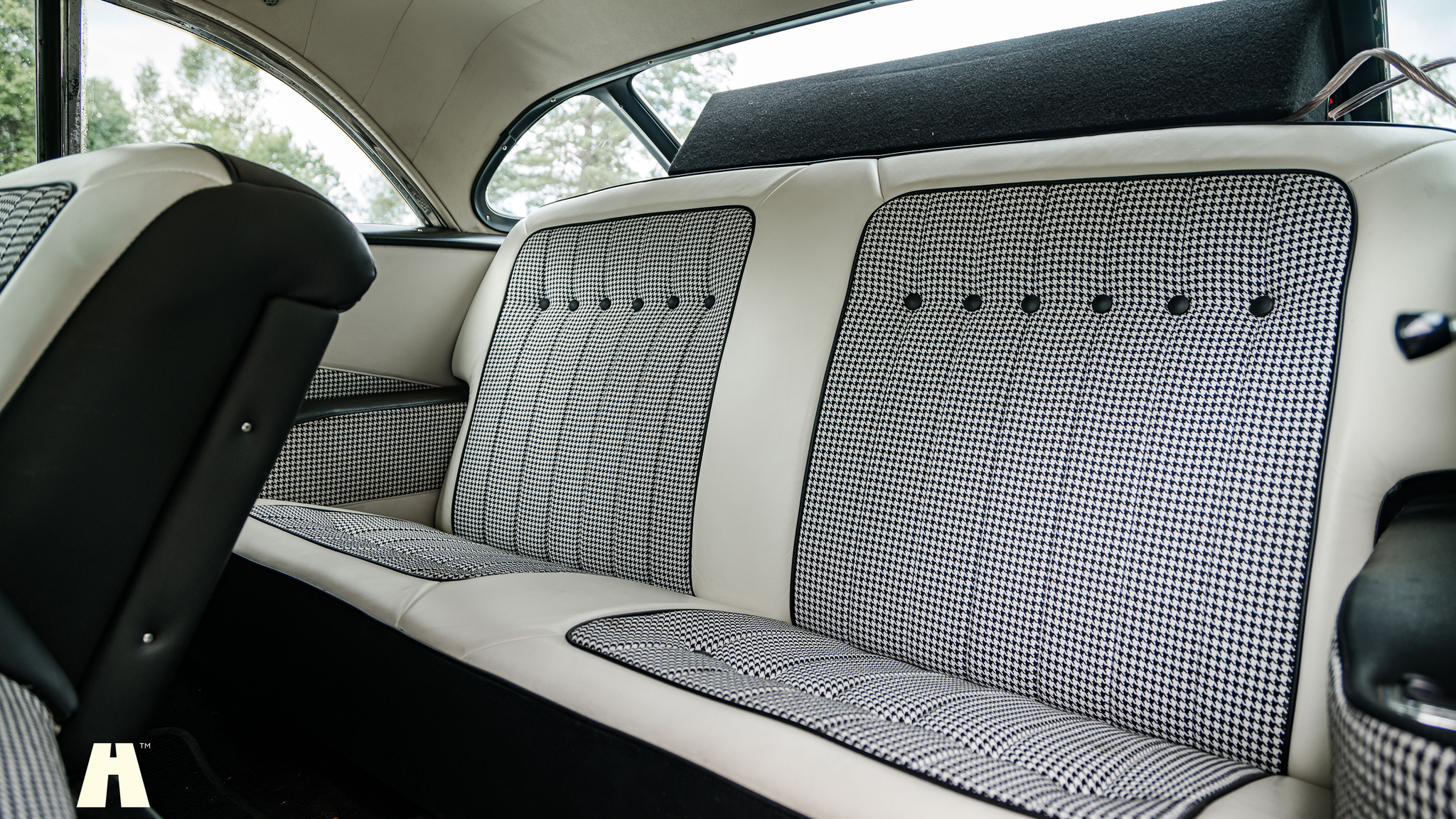 Interior image of 1957 Buick Special Riviera (Model 46R) V8 (9)