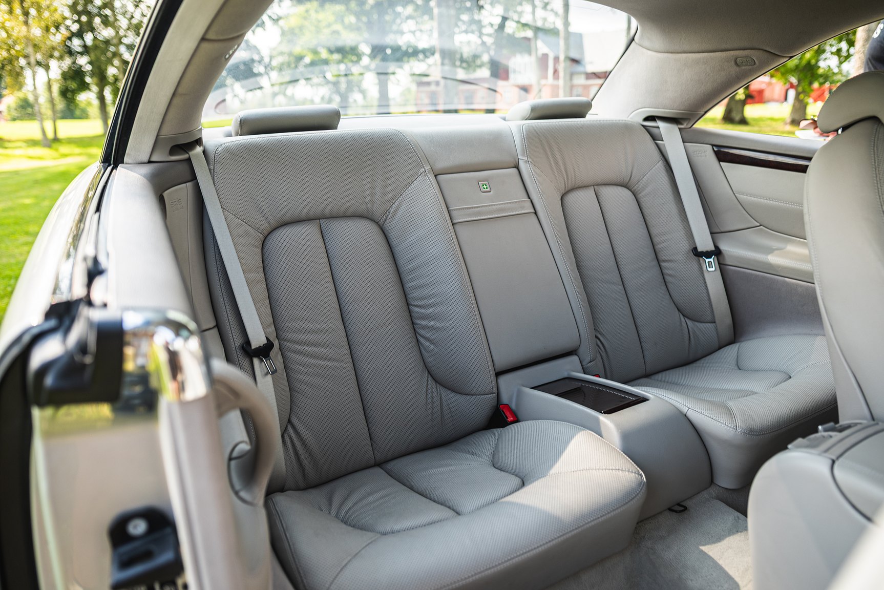 Interior image of 2000 Mercedes-Benz CL 500