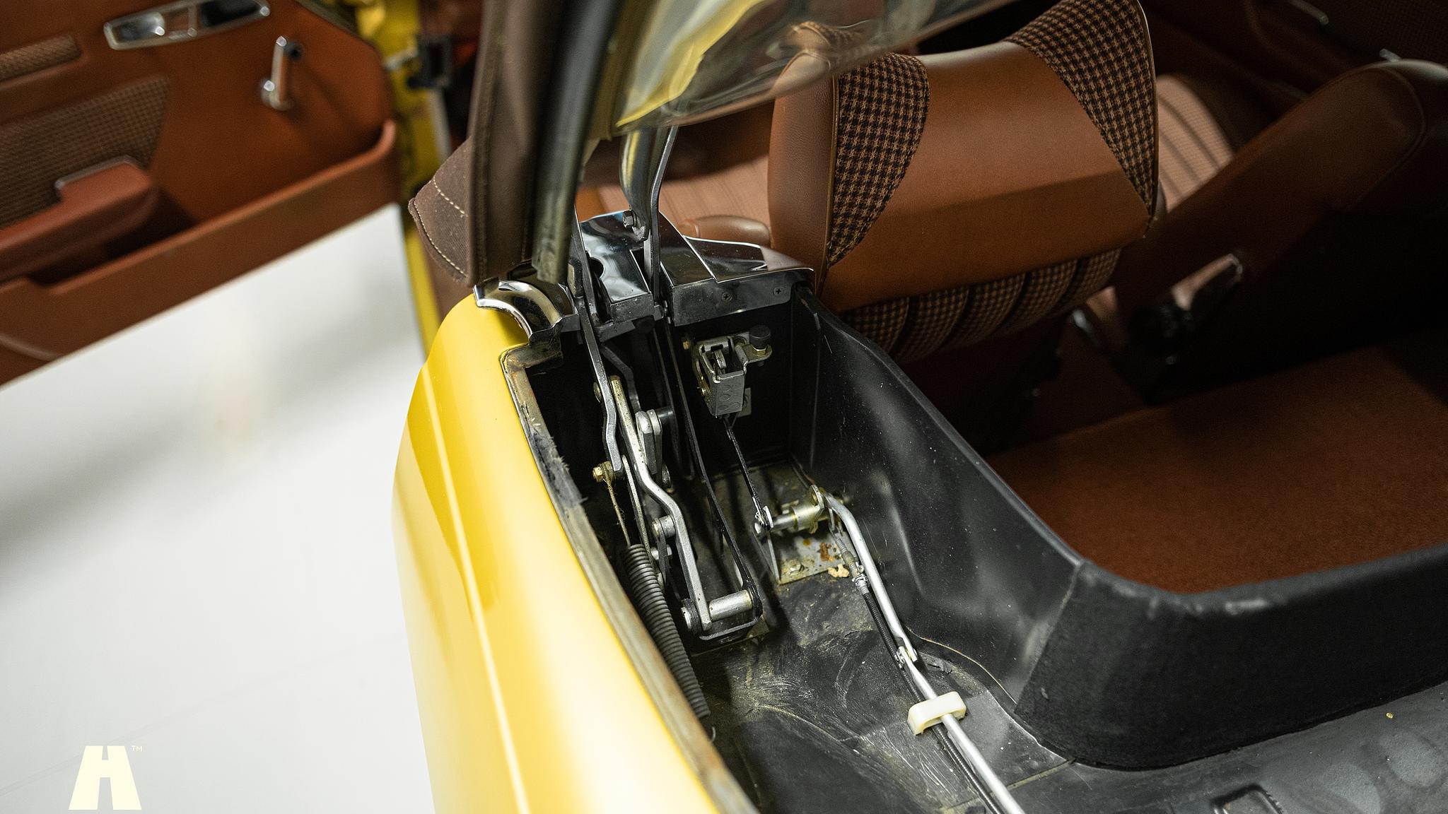 Aussenfoto 1975 Mercedes SL 350