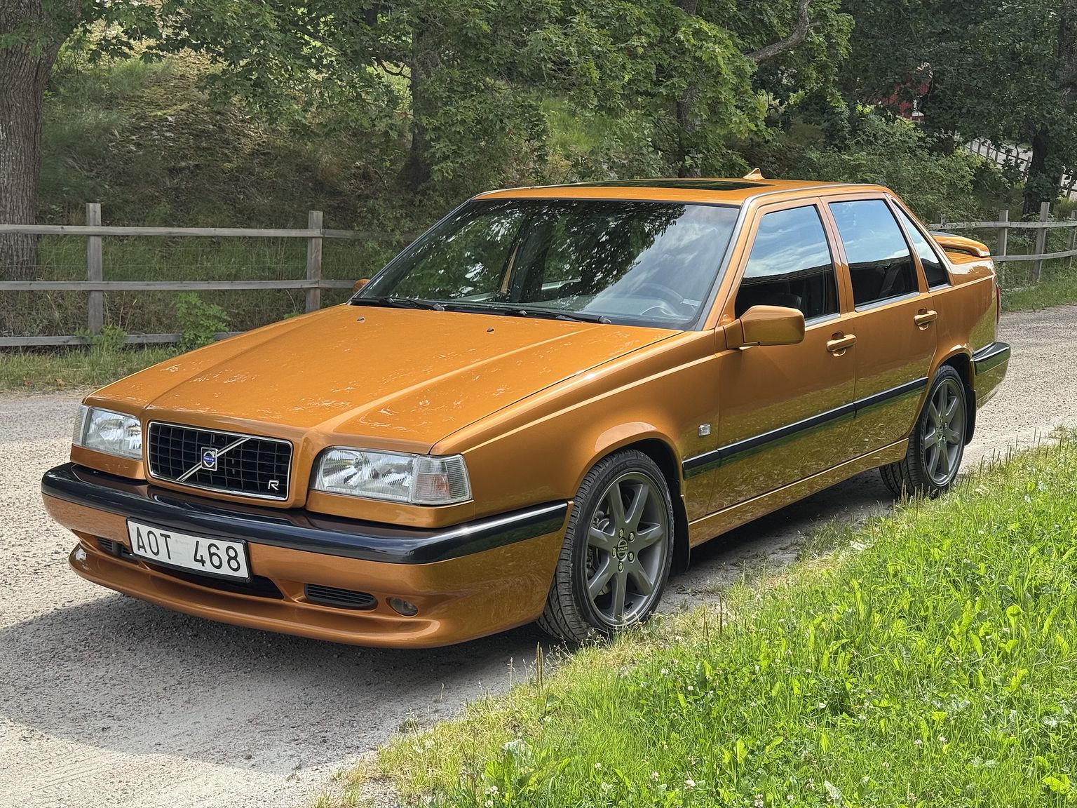 Exterior image of 1996 Volvo 850 R