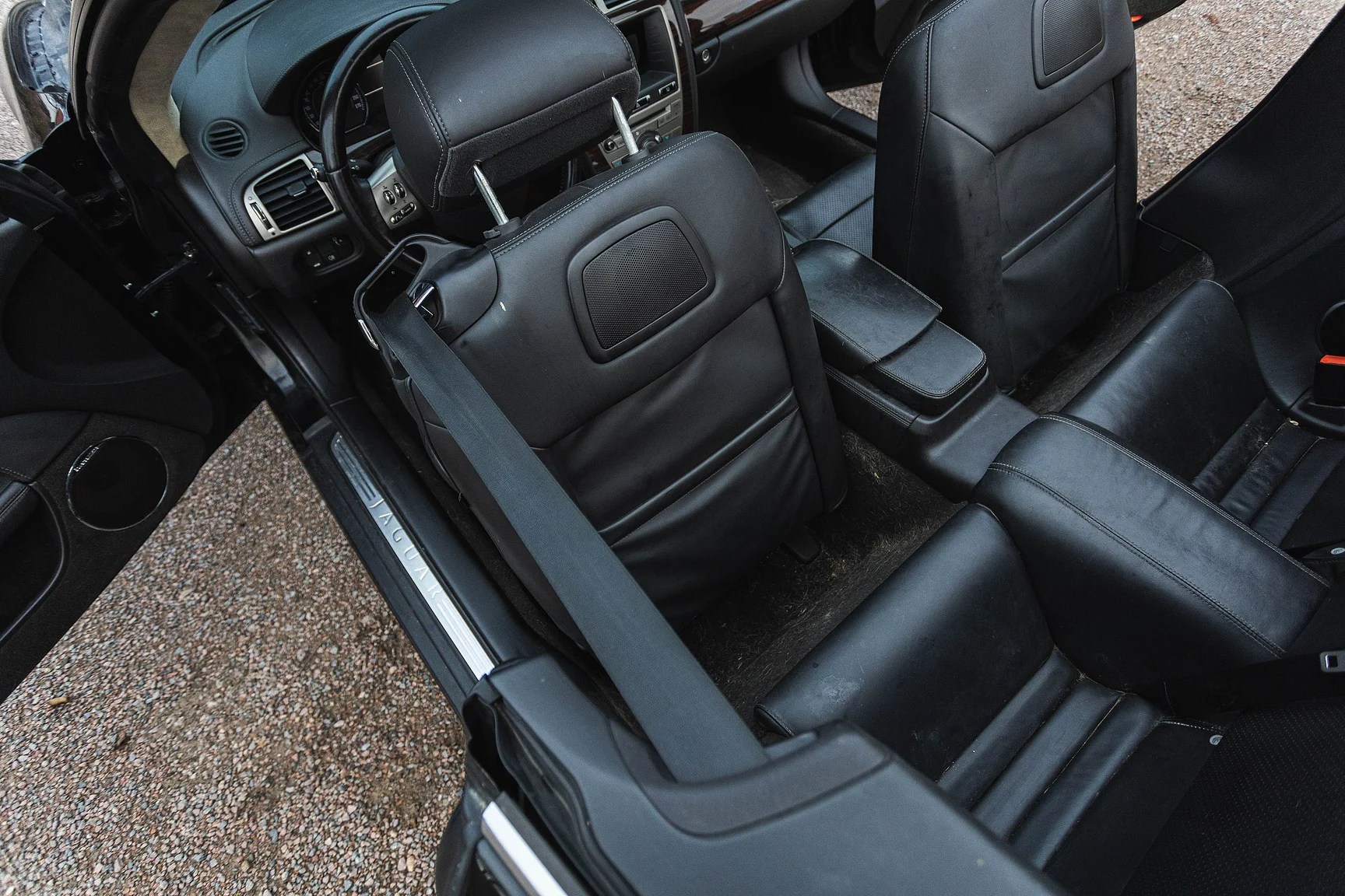 Innenraumfoto von 2011 Jaguar XK Cabriolet (22)